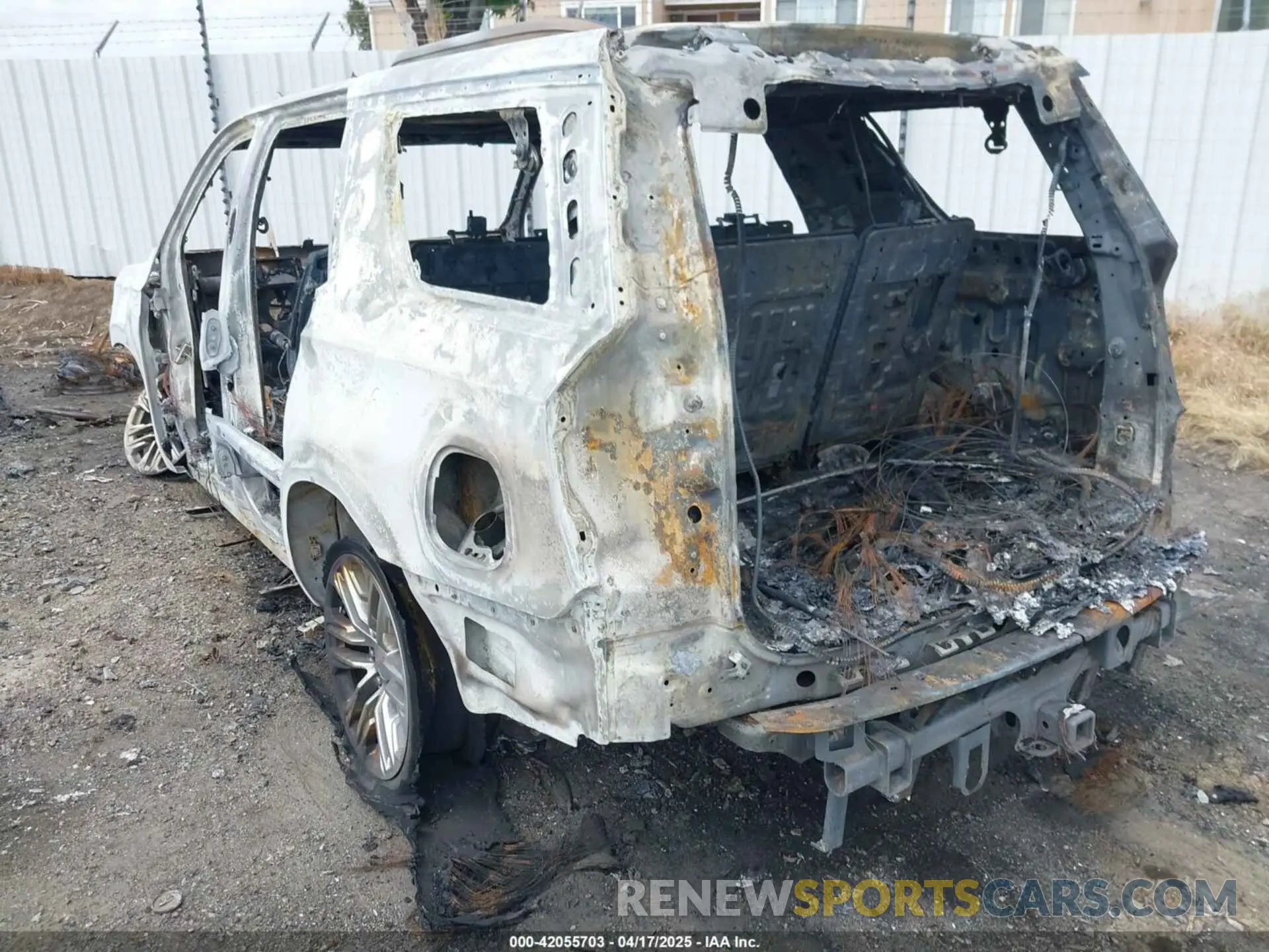 12 fotografías del automóvil dañado 1GKS1BKD0MR249521 GMC YUKON 2021