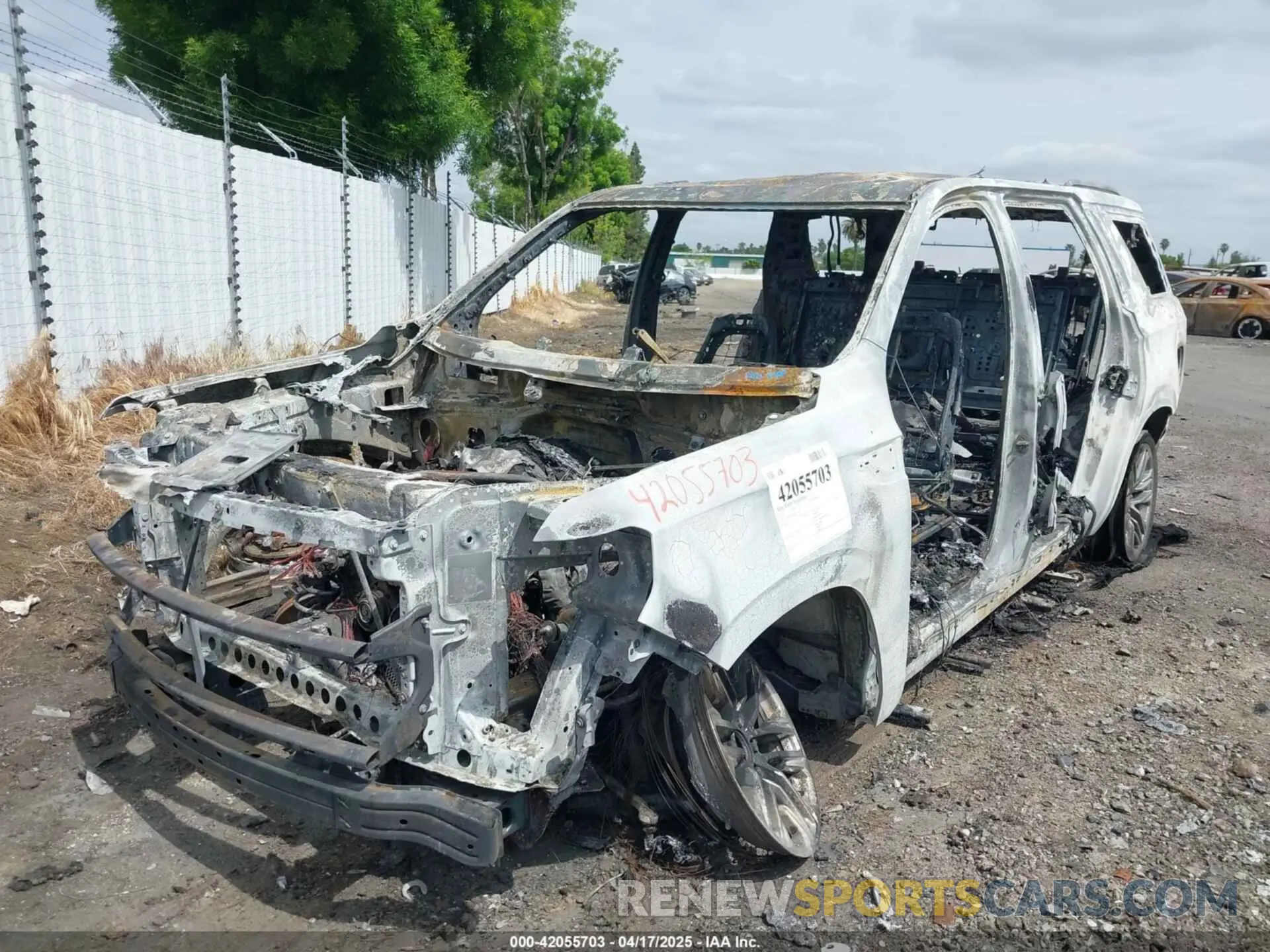 2 fotografías del automóvil dañado 1GKS1BKD0MR249521 GMC YUKON 2021