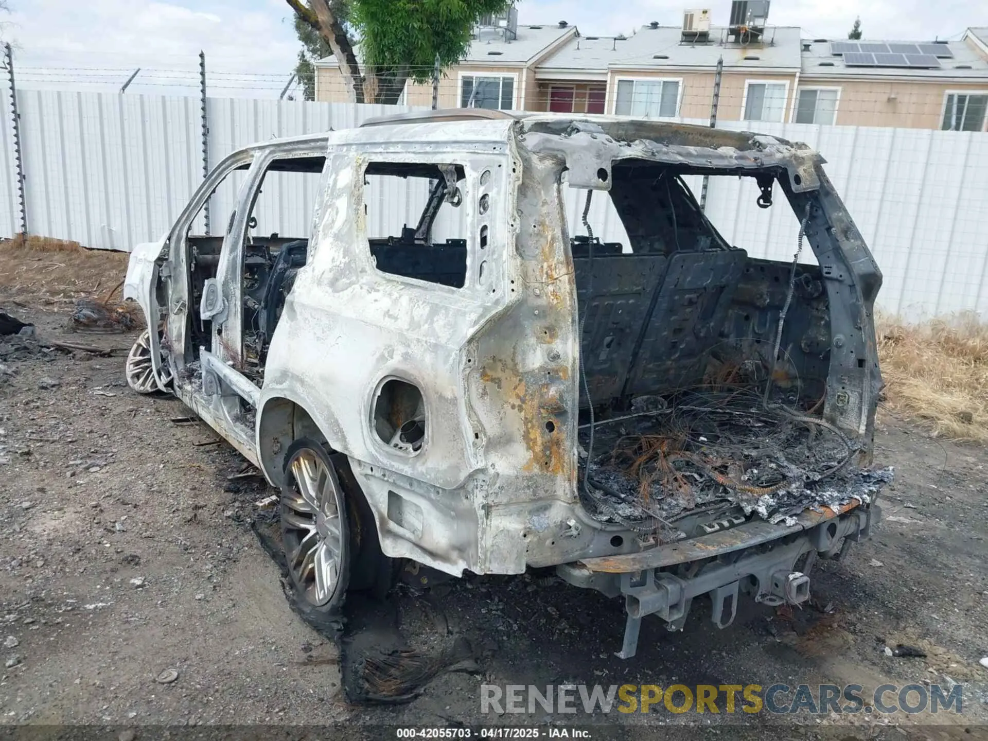 3 fotografías del automóvil dañado 1GKS1BKD0MR249521 GMC YUKON 2021