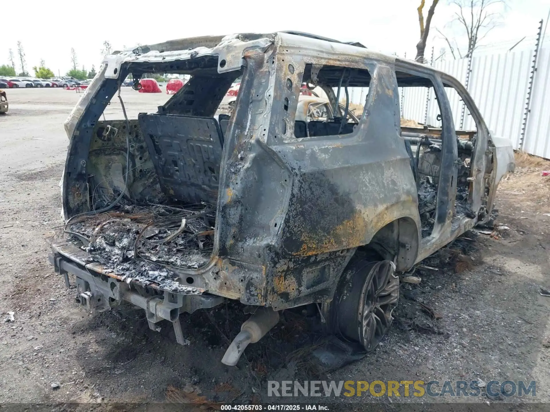 4 fotografías del automóvil dañado 1GKS1BKD0MR249521 GMC YUKON 2021