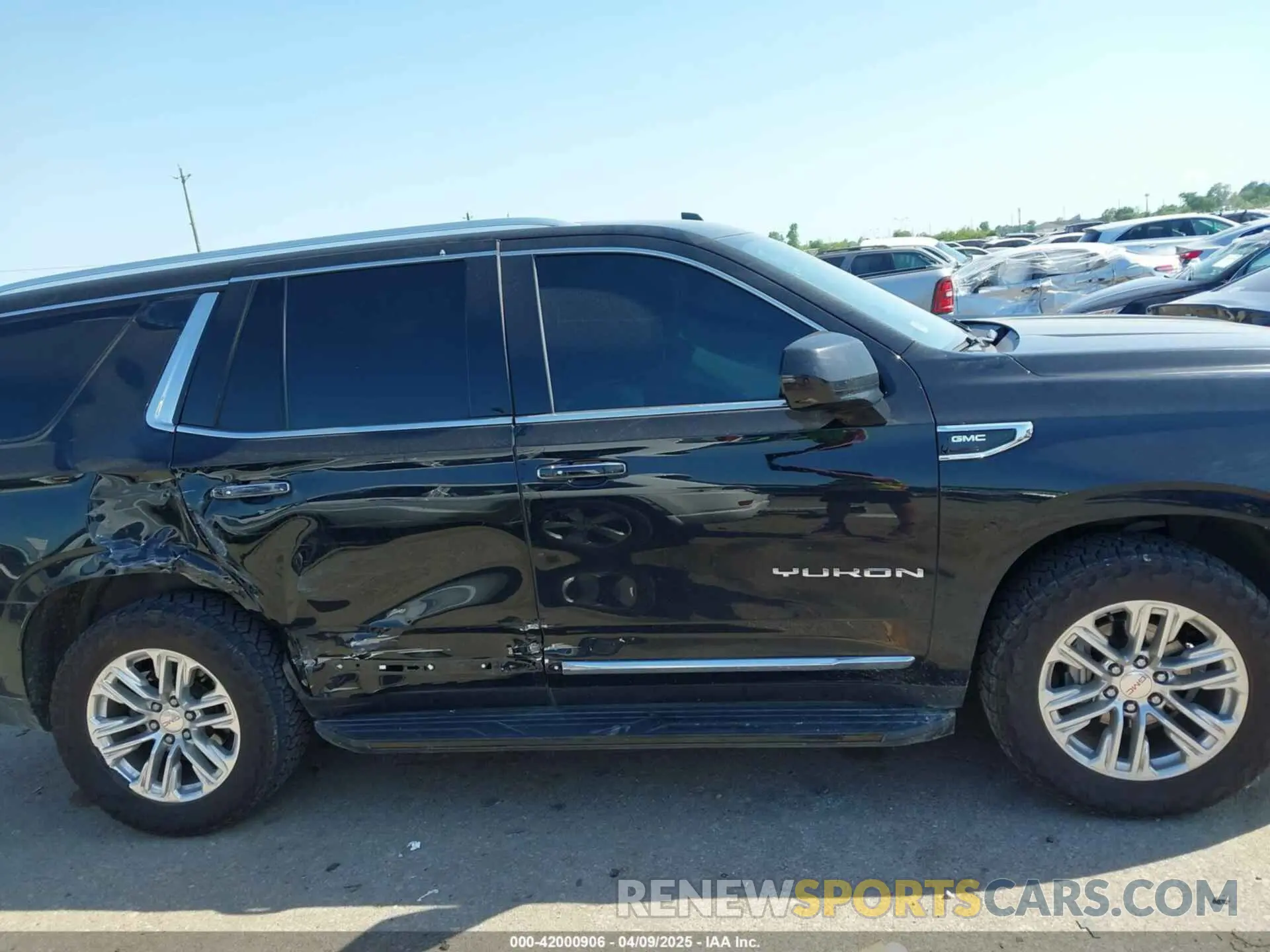 13 fotografías del automóvil dañado 1GKS1BKD2MR247110 GMC YUKON 2021