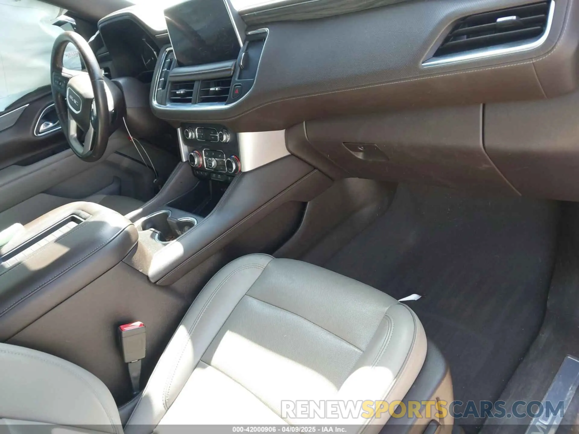 5 fotografías del automóvil dañado 1GKS1BKD2MR247110 GMC YUKON 2021