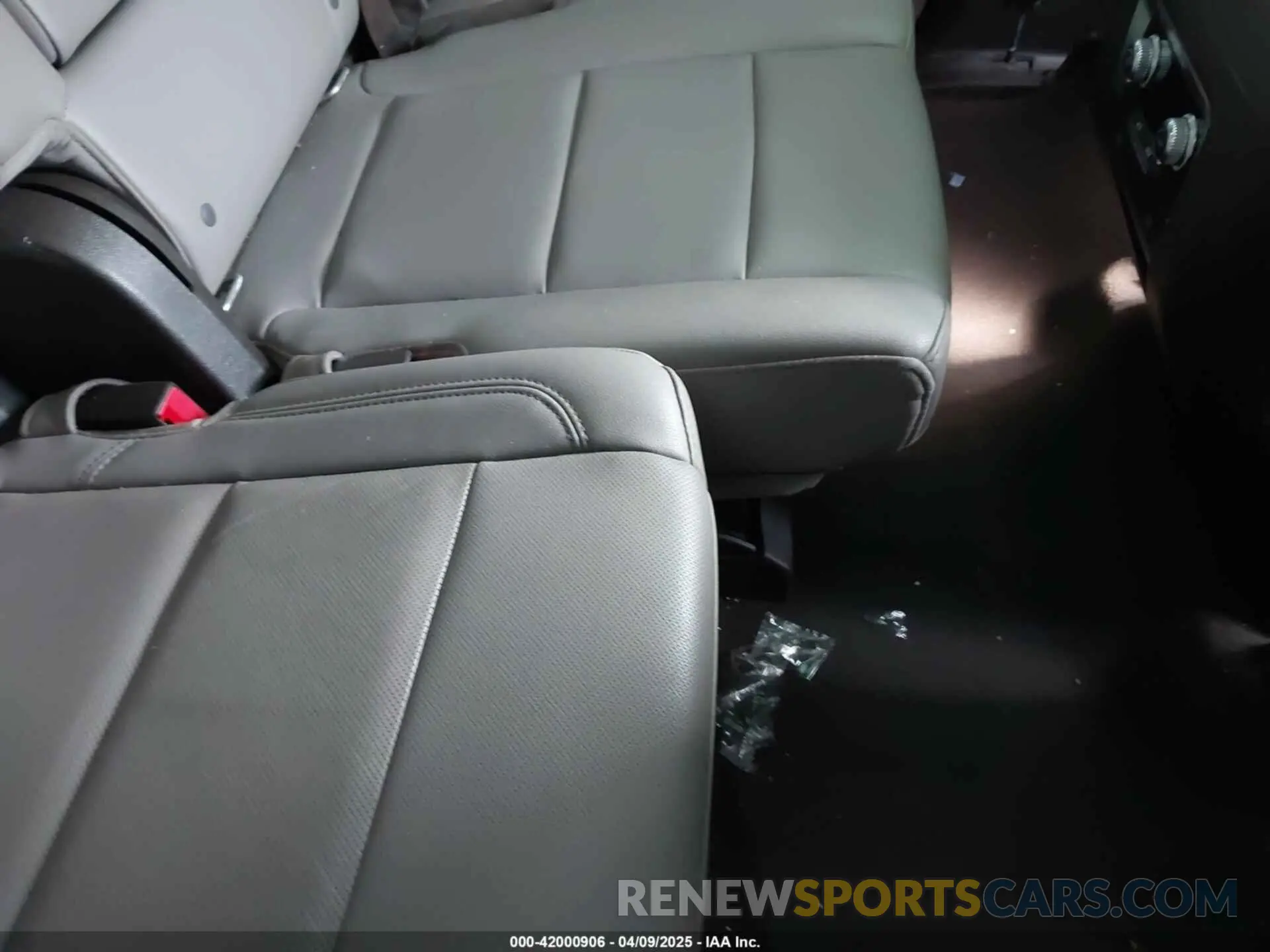 8 fotografías del automóvil dañado 1GKS1BKD2MR247110 GMC YUKON 2021