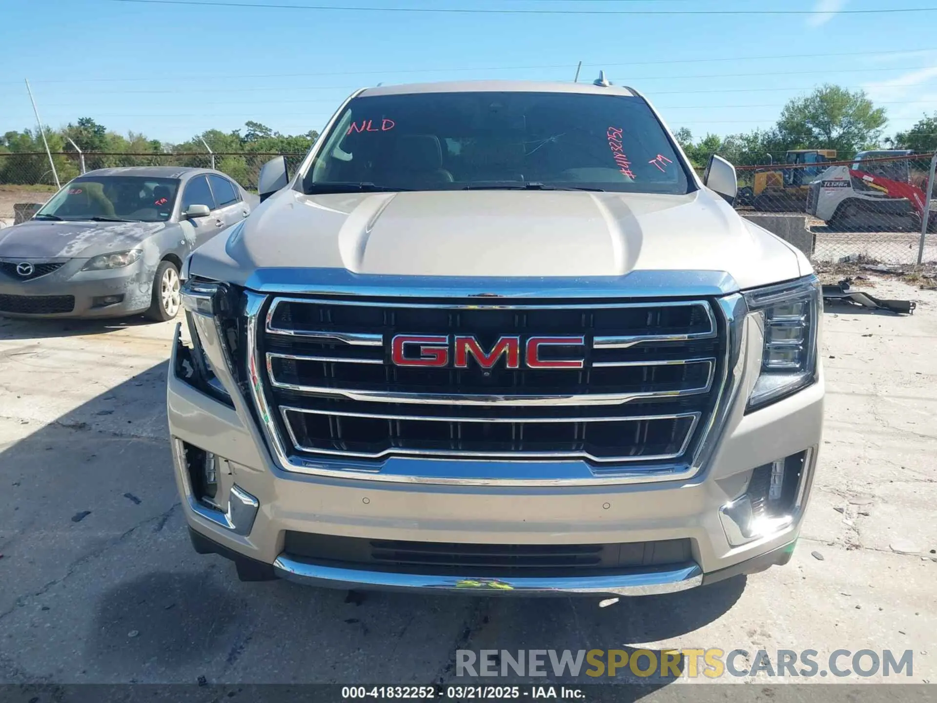 11 fotografías del automóvil dañado 1GKS1BKD3MR168352 GMC YUKON 2021