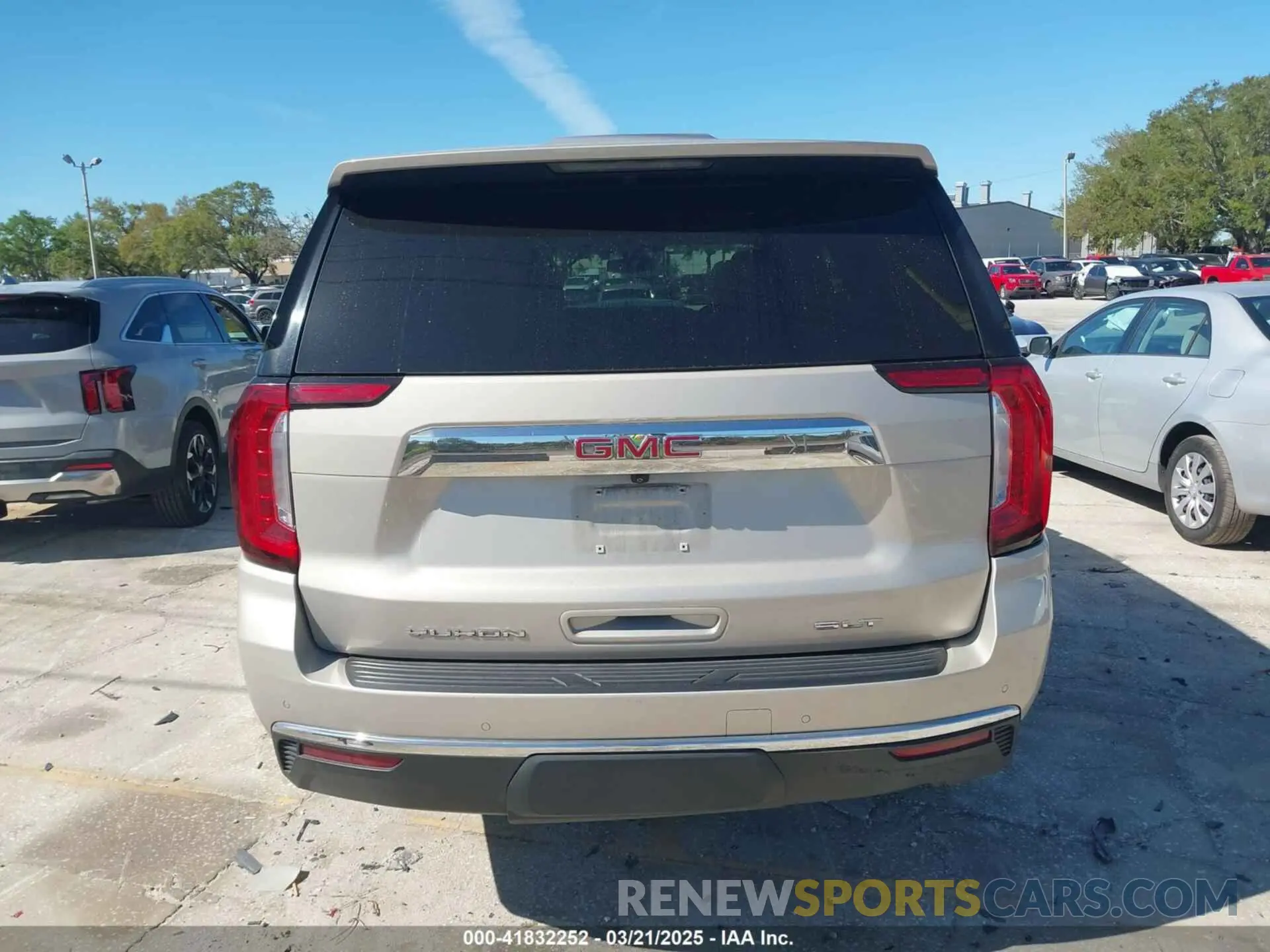 15 fotografías del automóvil dañado 1GKS1BKD3MR168352 GMC YUKON 2021
