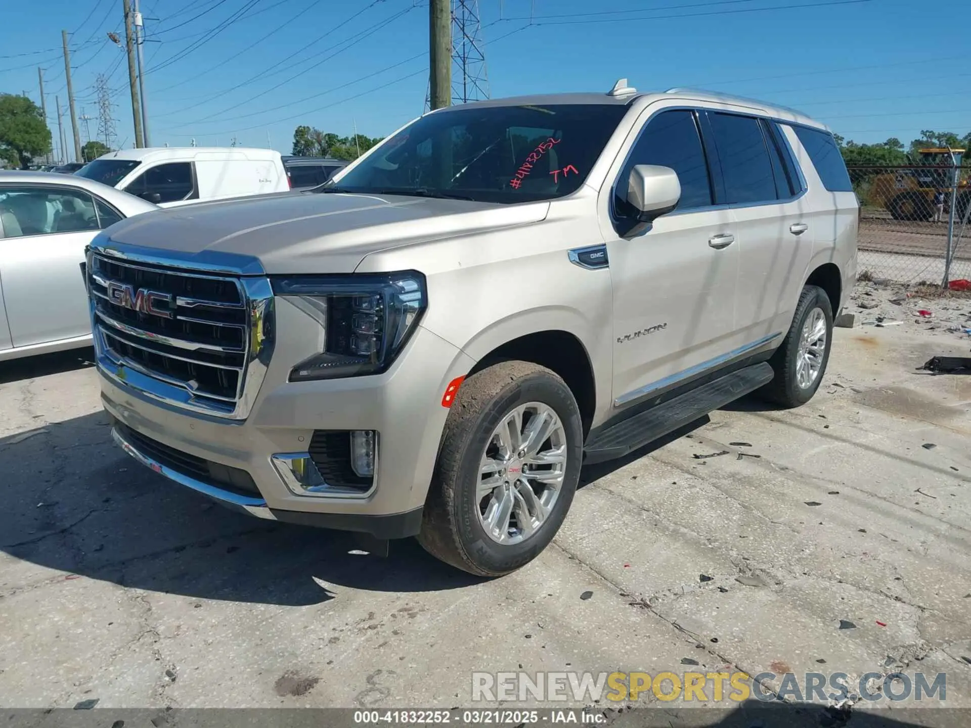 2 fotografías del automóvil dañado 1GKS1BKD3MR168352 GMC YUKON 2021