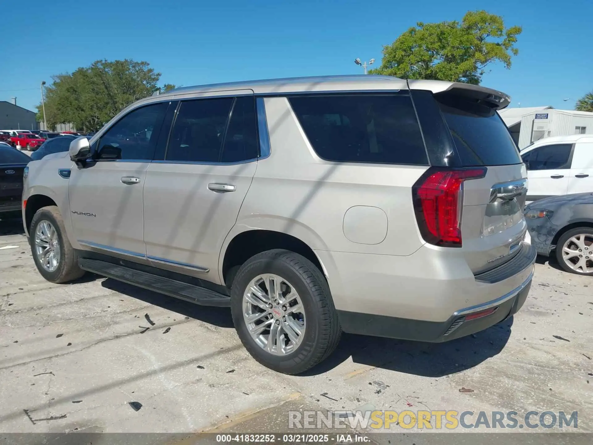 3 fotografías del automóvil dañado 1GKS1BKD3MR168352 GMC YUKON 2021