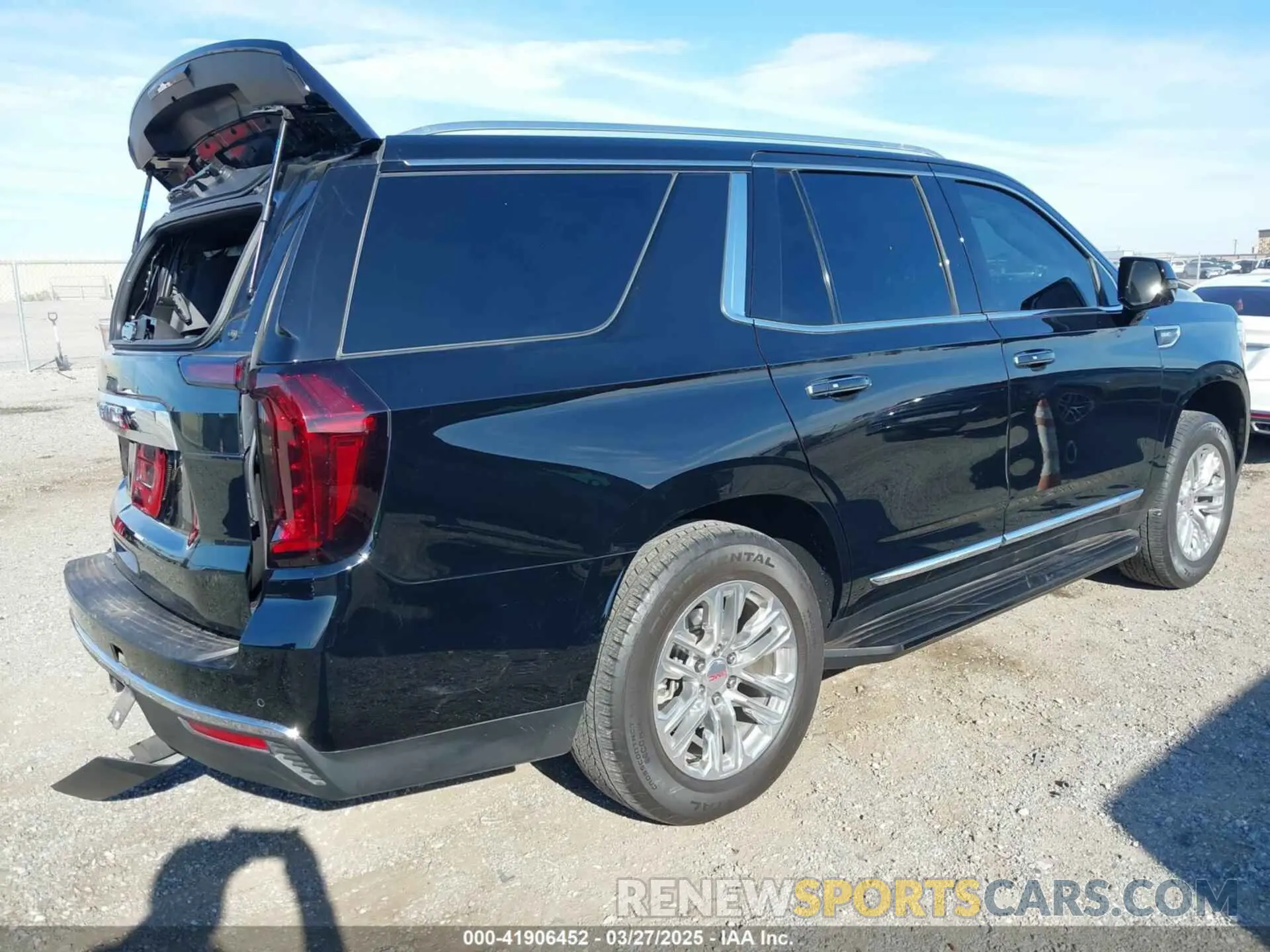 4 fotografías del automóvil dañado 1GKS1BKD4MR112212 GMC YUKON 2021