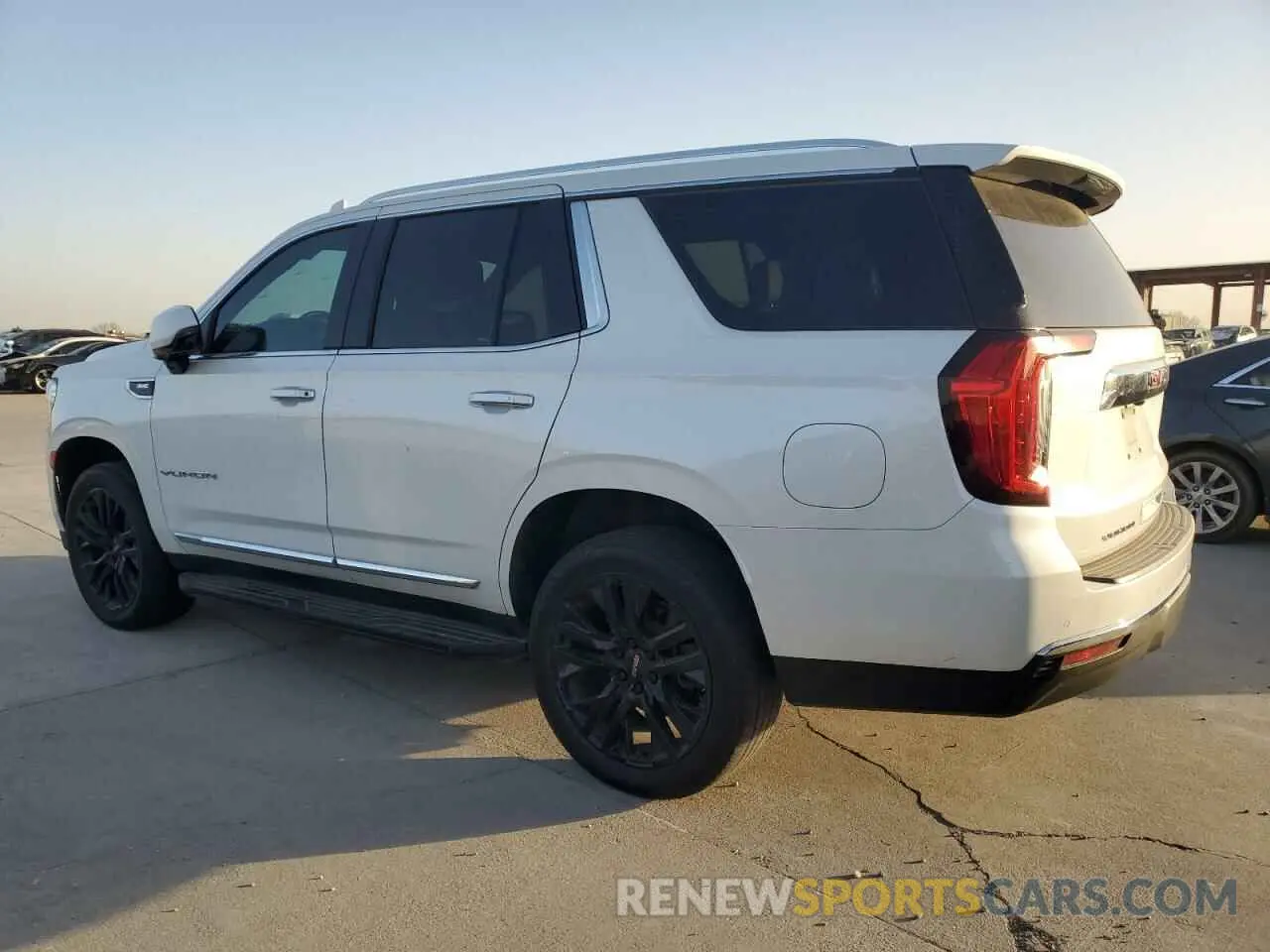 2 fotografías del automóvil dañado 1GKS1BKD9MR442072 GMC YUKON 2021