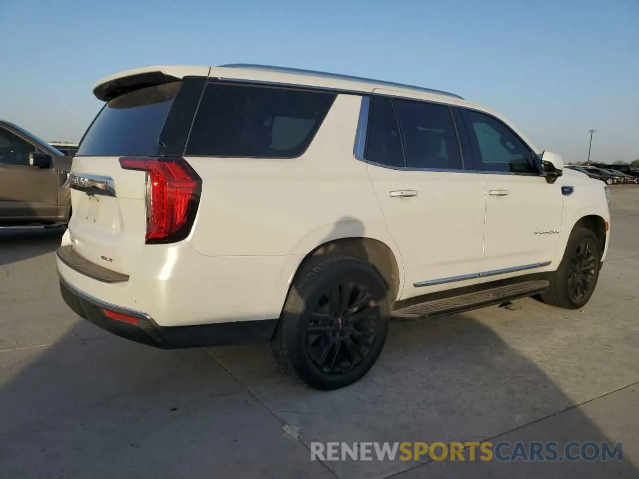3 fotografías del automóvil dañado 1GKS1BKD9MR442072 GMC YUKON 2021