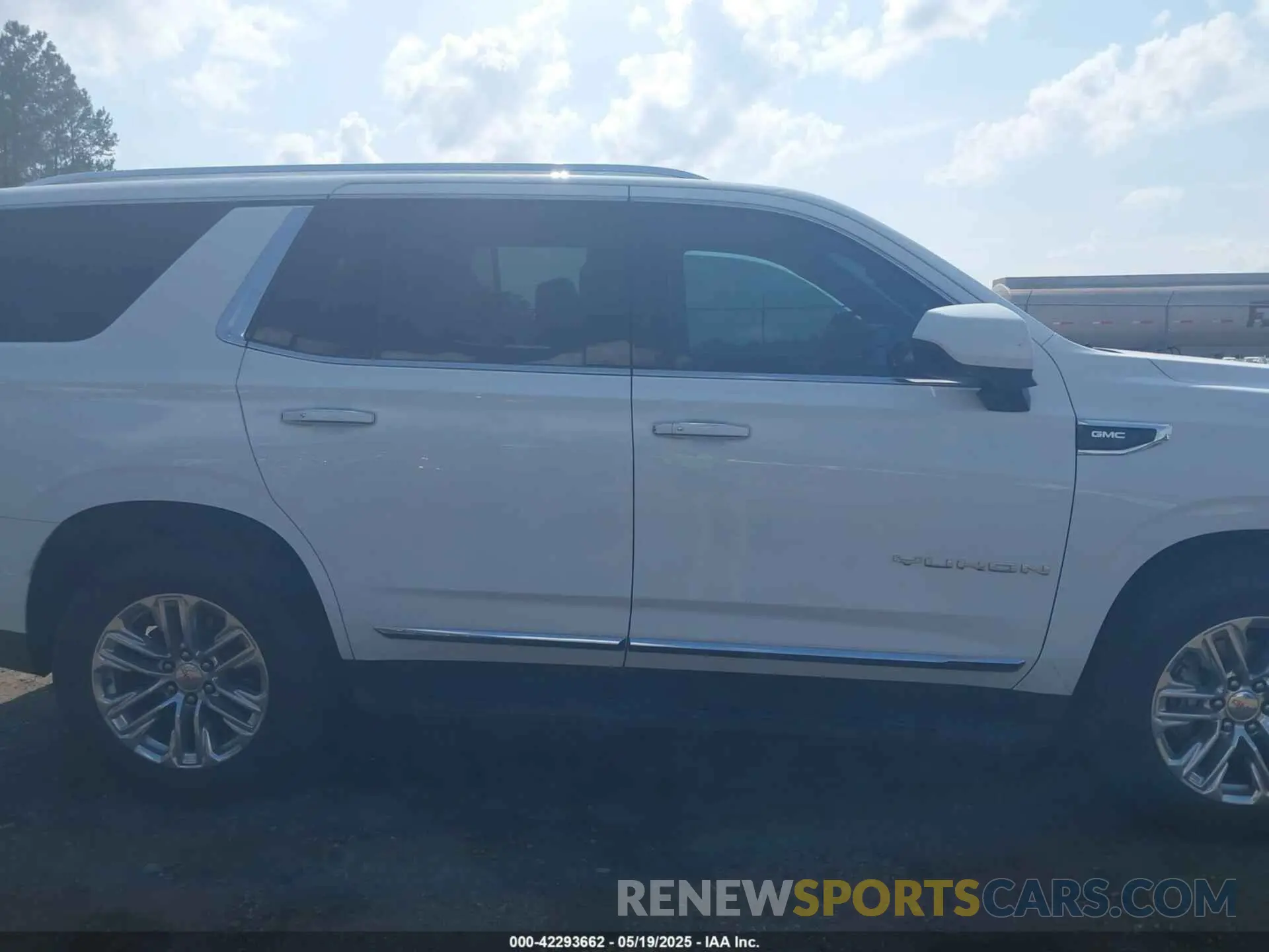 13 fotografías del automóvil dañado 1GKS1BKDXMR284292 GMC YUKON 2021