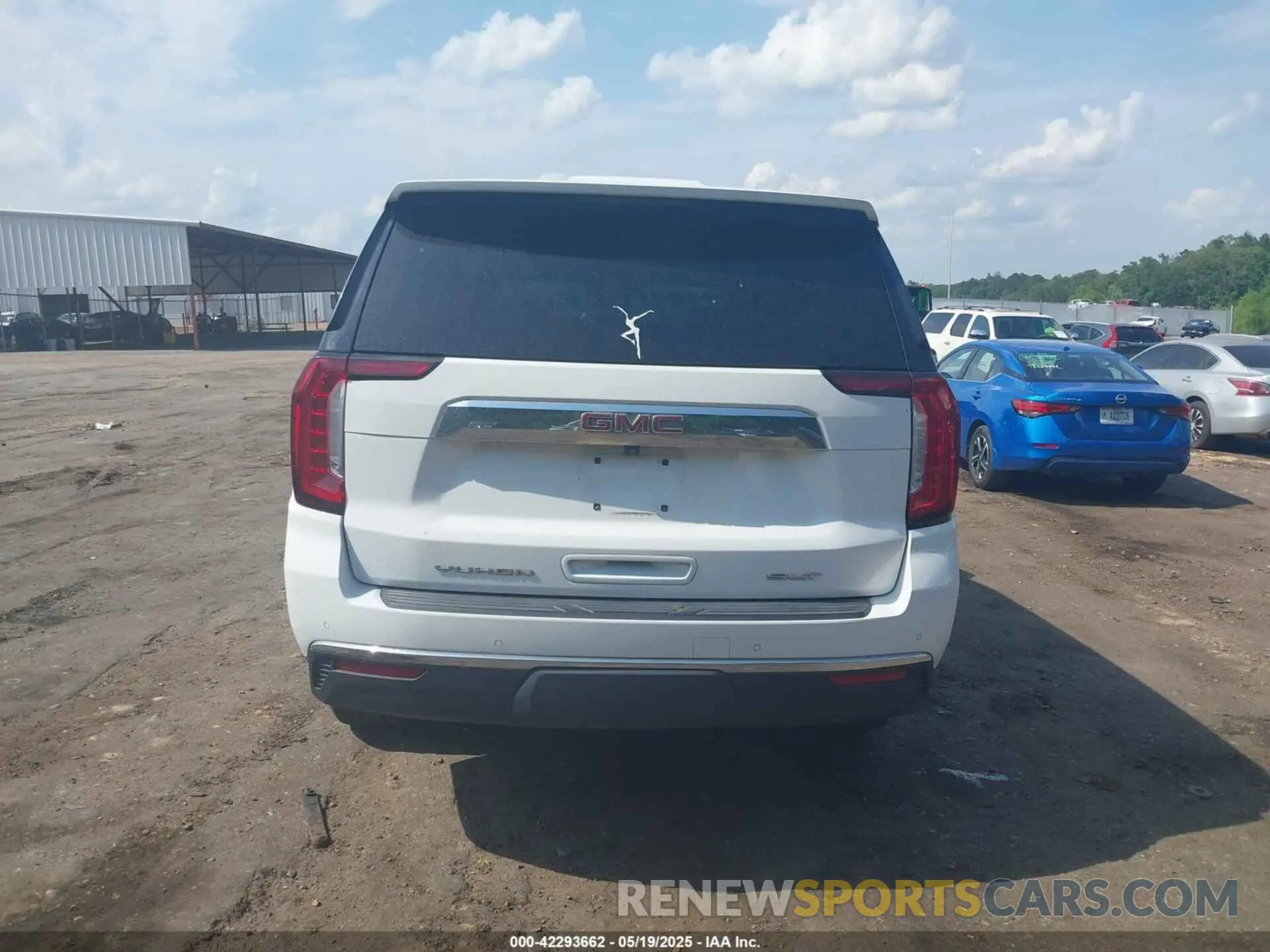 16 fotografías del automóvil dañado 1GKS1BKDXMR284292 GMC YUKON 2021