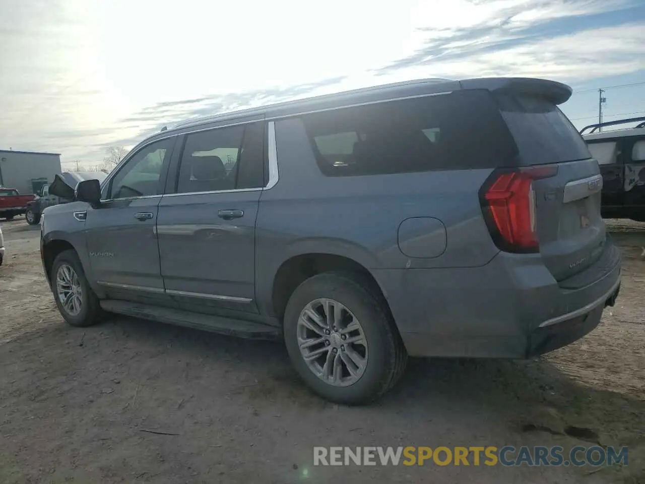 2 fotografías del automóvil dañado 1GKS1GKD6MR408992 GMC YUKON 2021