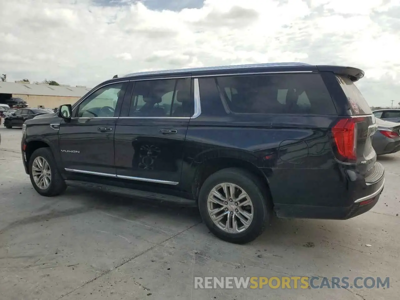 2 fotografías del automóvil dañado 1GKS1GKD8MR488604 GMC YUKON 2021