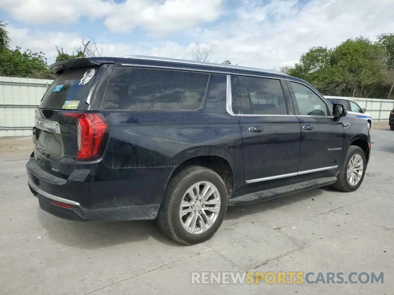 3 fotografías del automóvil dañado 1GKS1GKD8MR488604 GMC YUKON 2021