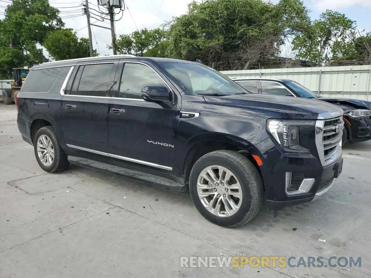4 fotografías del automóvil dañado 1GKS1GKD8MR488604 GMC YUKON 2021