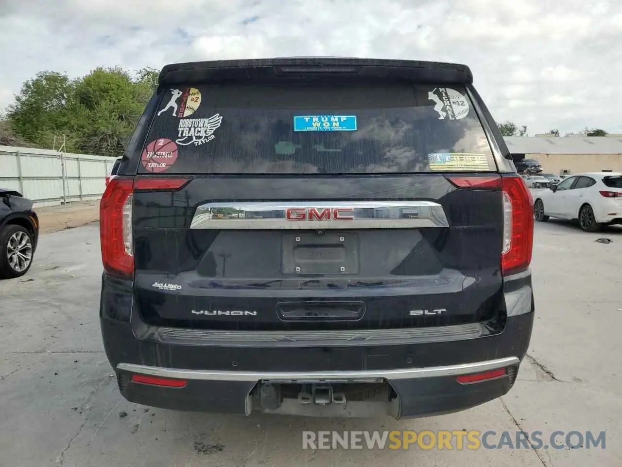 6 fotografías del automóvil dañado 1GKS1GKD8MR488604 GMC YUKON 2021