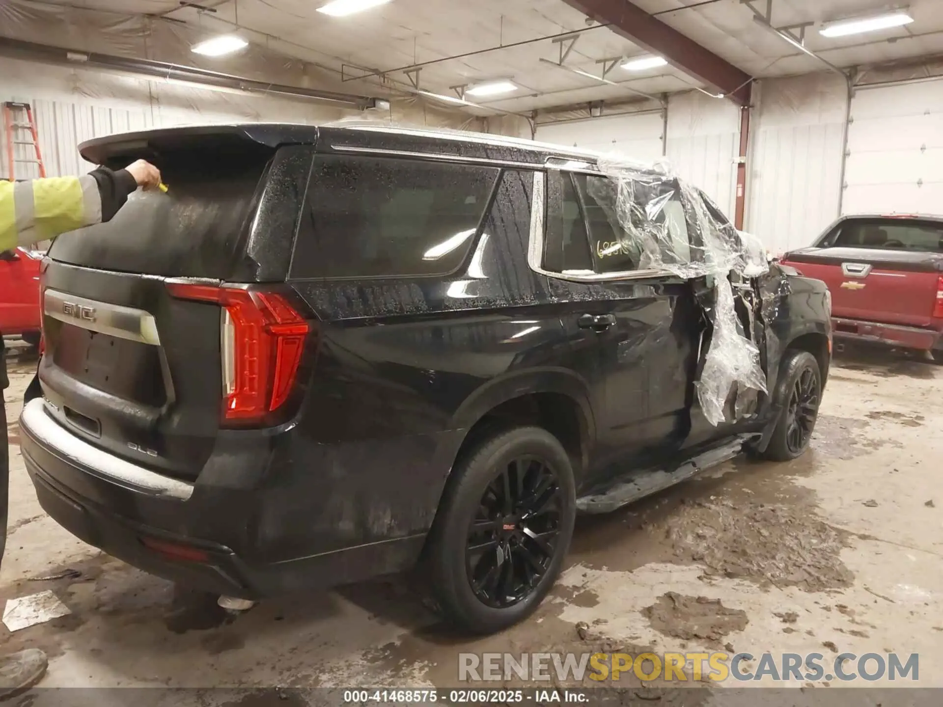 4 fotografías del automóvil dañado 1GKS2AKD5MR404460 GMC YUKON 2021