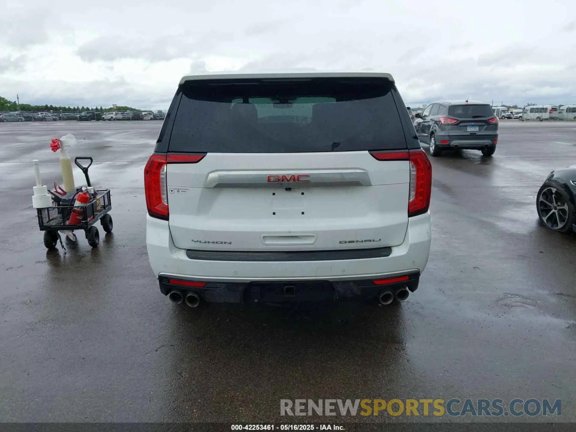 17 fotografías del automóvil dañado 1GKS2DKL1MR473977 GMC YUKON 2021