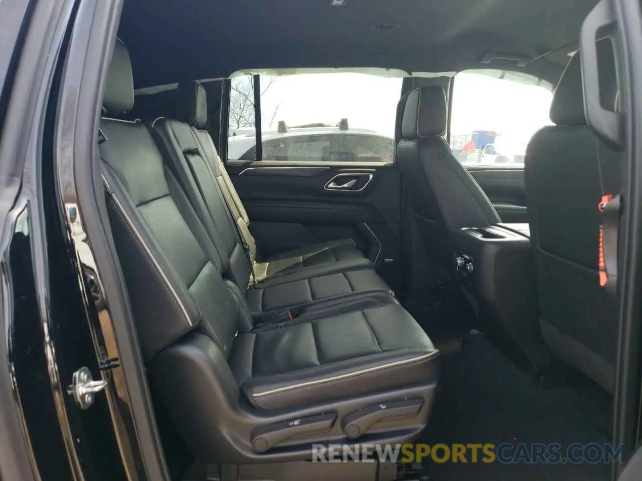 10 fotografías del automóvil dañado 1GKS2GKD6MR358429 GMC YUKON 2021