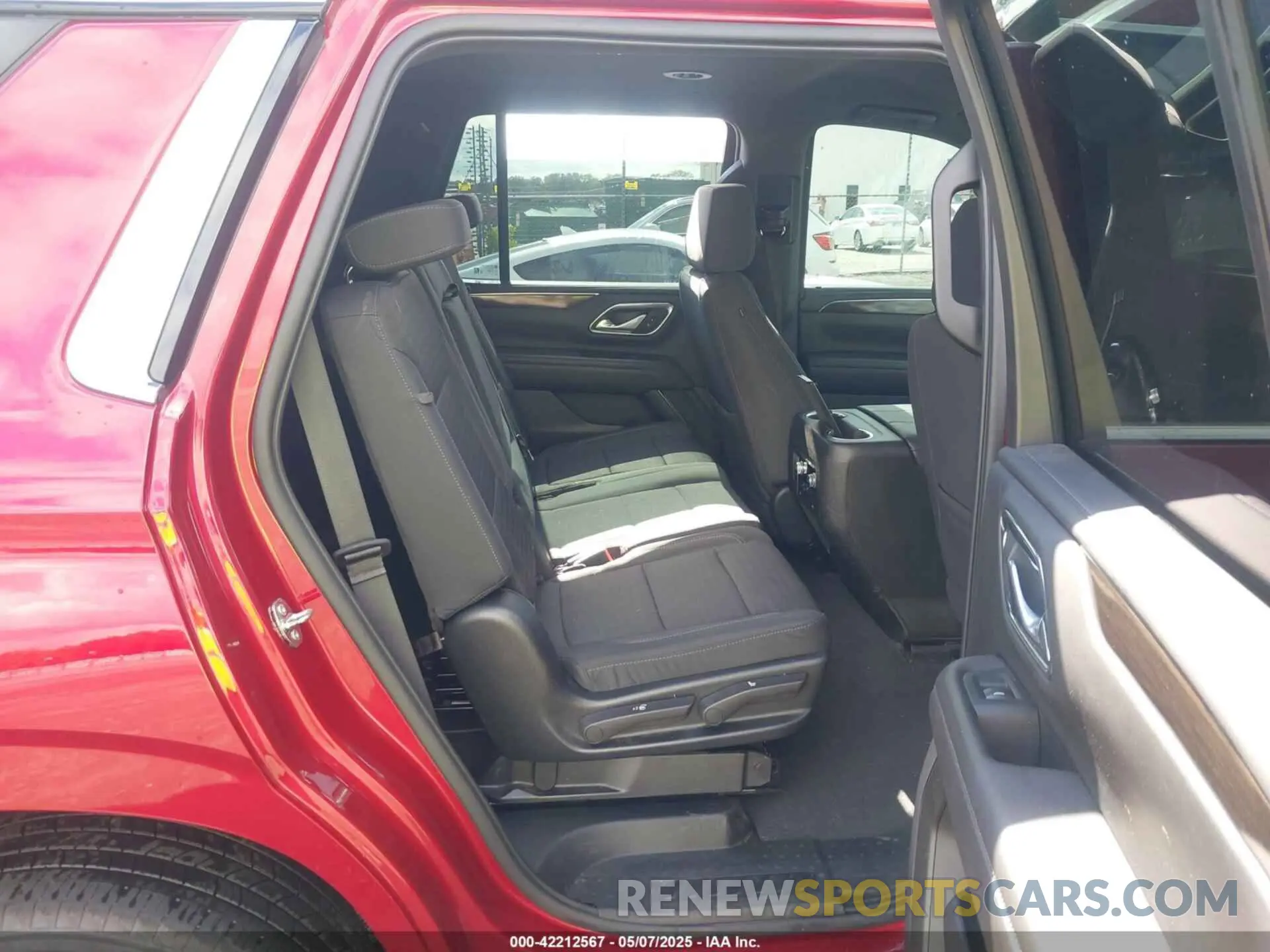 8 fotografías del automóvil dañado 1GKS2AKD2NR333199 GMC YUKON 2022