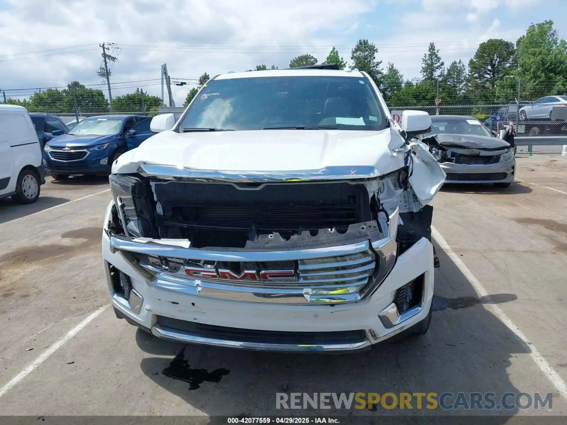 12 fotografías del automóvil dañado 1GKS2BKD3NR165465 GMC YUKON 2022