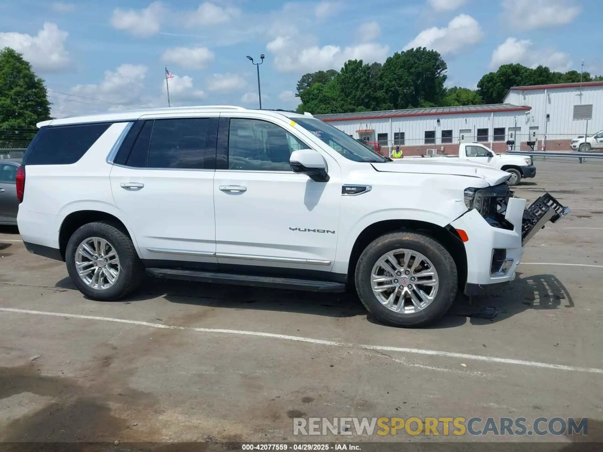 13 fotografías del automóvil dañado 1GKS2BKD3NR165465 GMC YUKON 2022