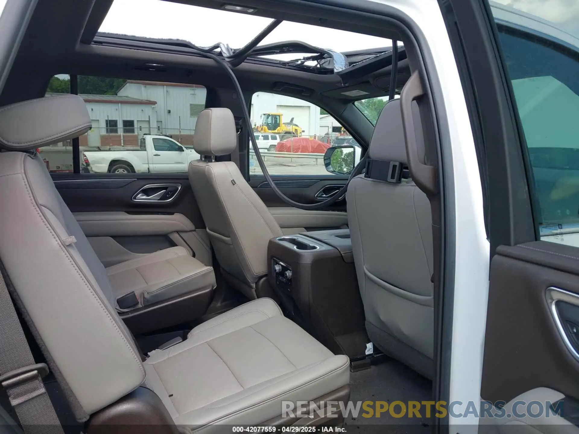 8 fotografías del automóvil dañado 1GKS2BKD3NR165465 GMC YUKON 2022