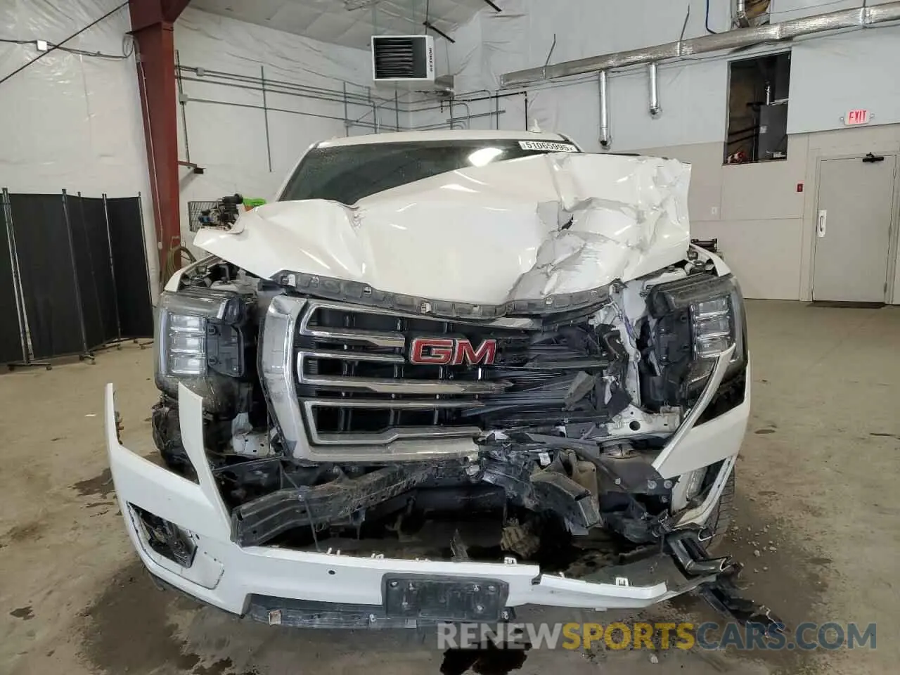 5 fotografías del automóvil dañado 1GKS2BKD6NR106829 GMC YUKON 2022
