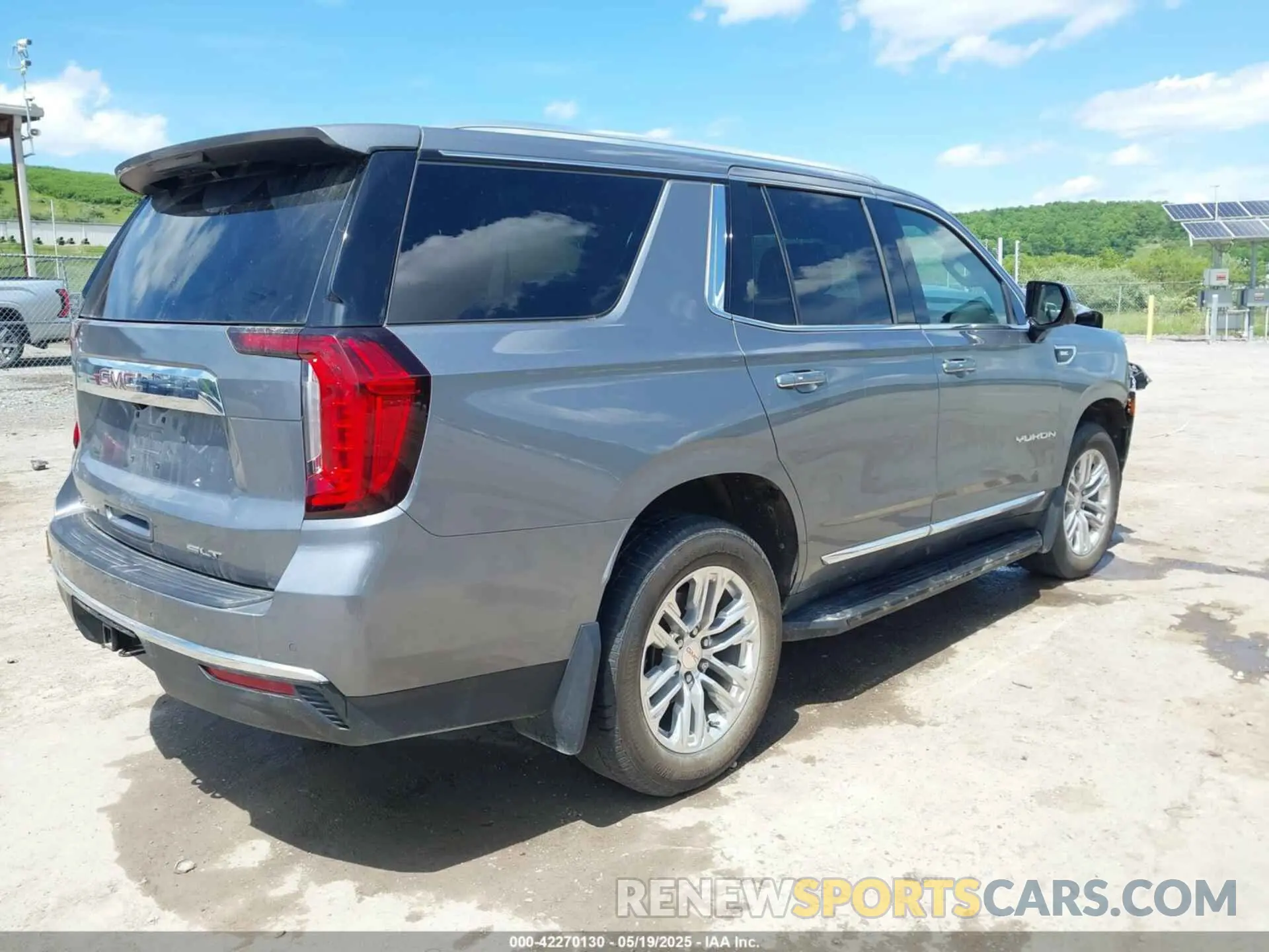 4 fotografías del automóvil dañado 1GKS2BKD8NR255663 GMC YUKON 2022