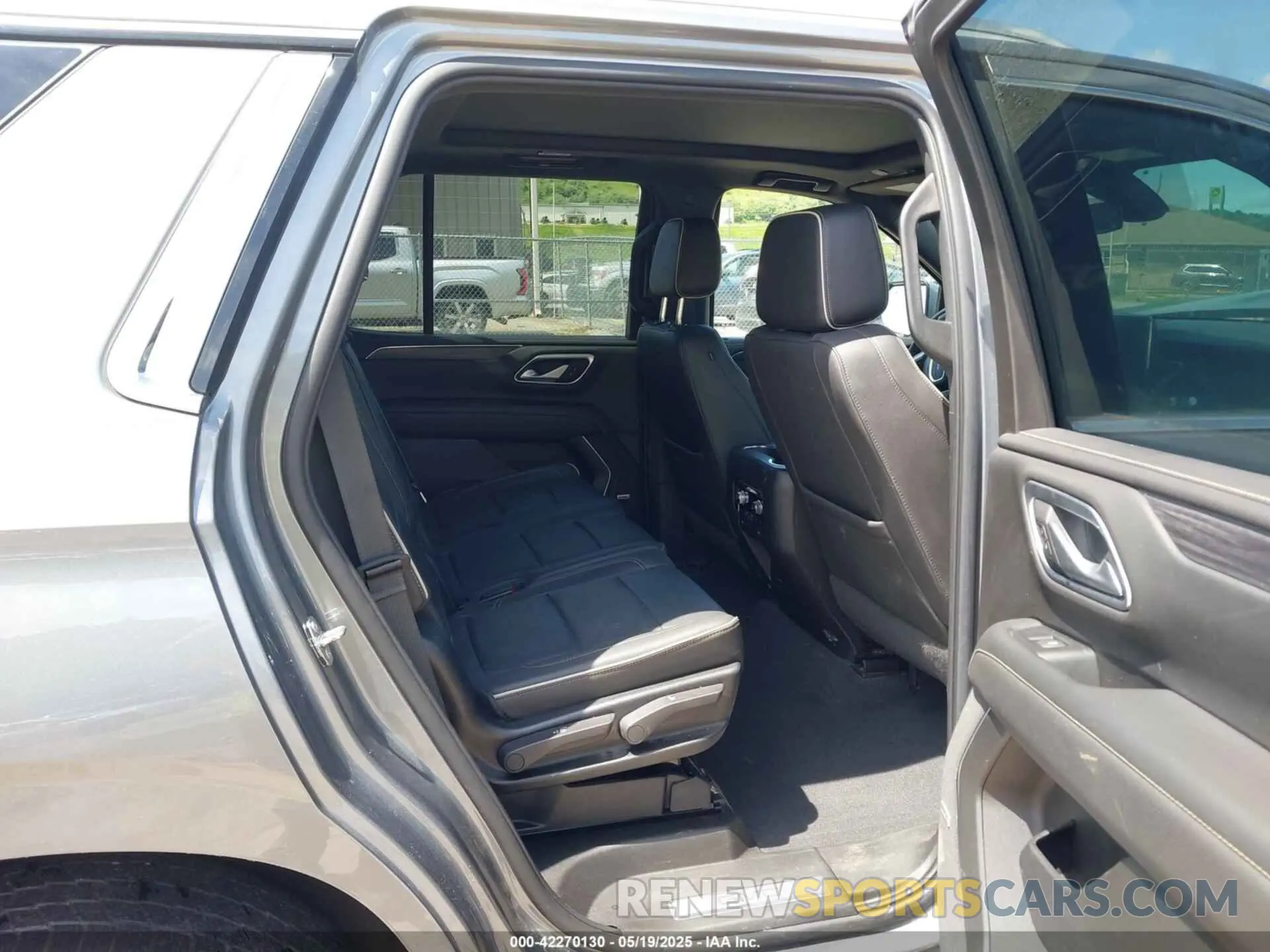 8 fotografías del automóvil dañado 1GKS2BKD8NR255663 GMC YUKON 2022