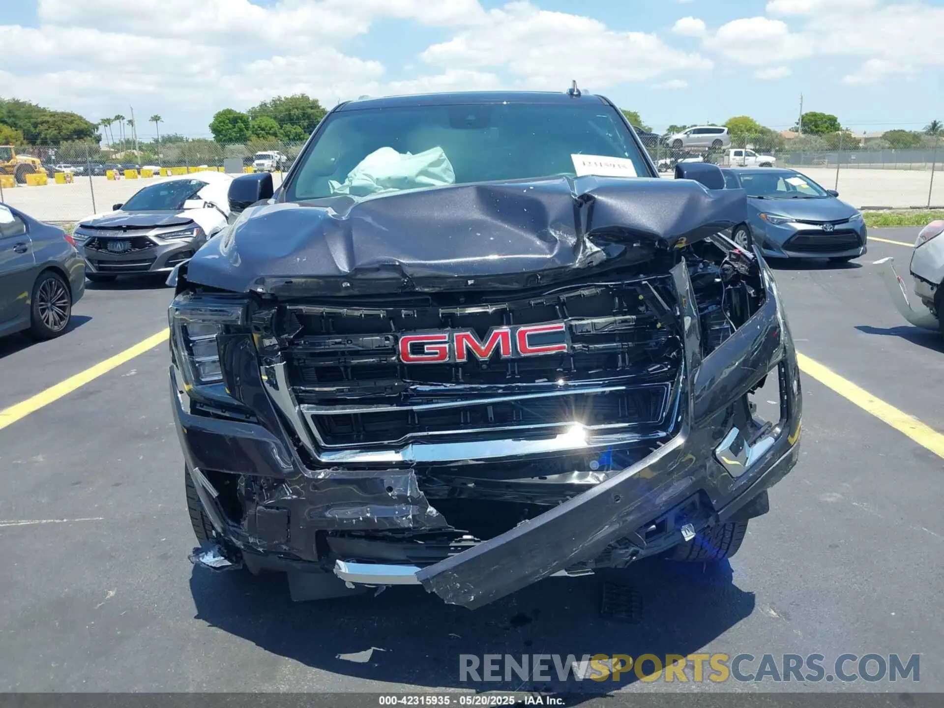 11 fotografías del automóvil dañado 1GKS1BKD4PR552161 GMC YUKON 2023