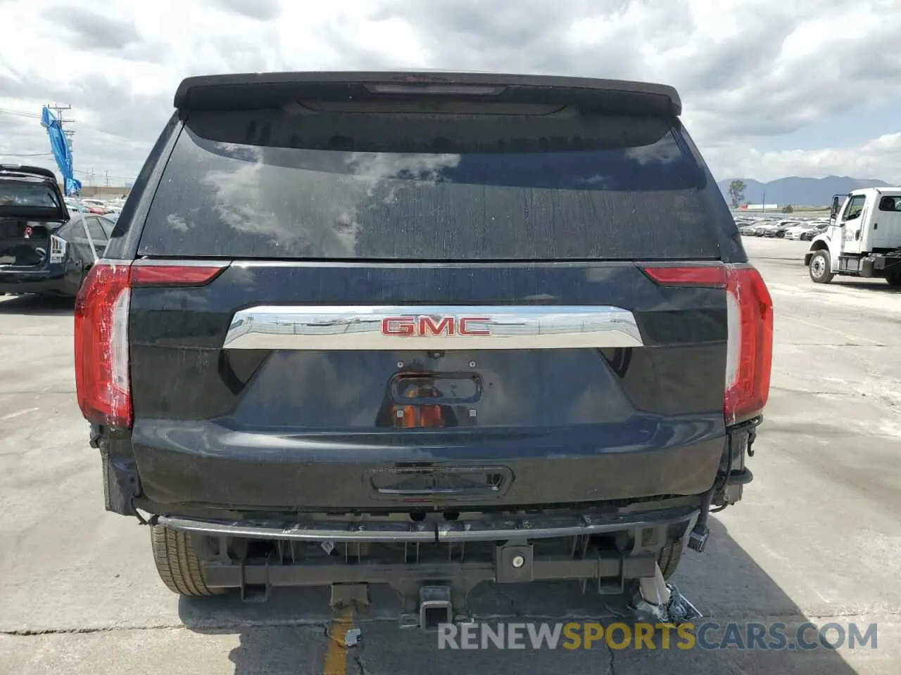 6 fotografías del automóvil dañado 1GKS1BKD7PR234731 GMC YUKON 2023