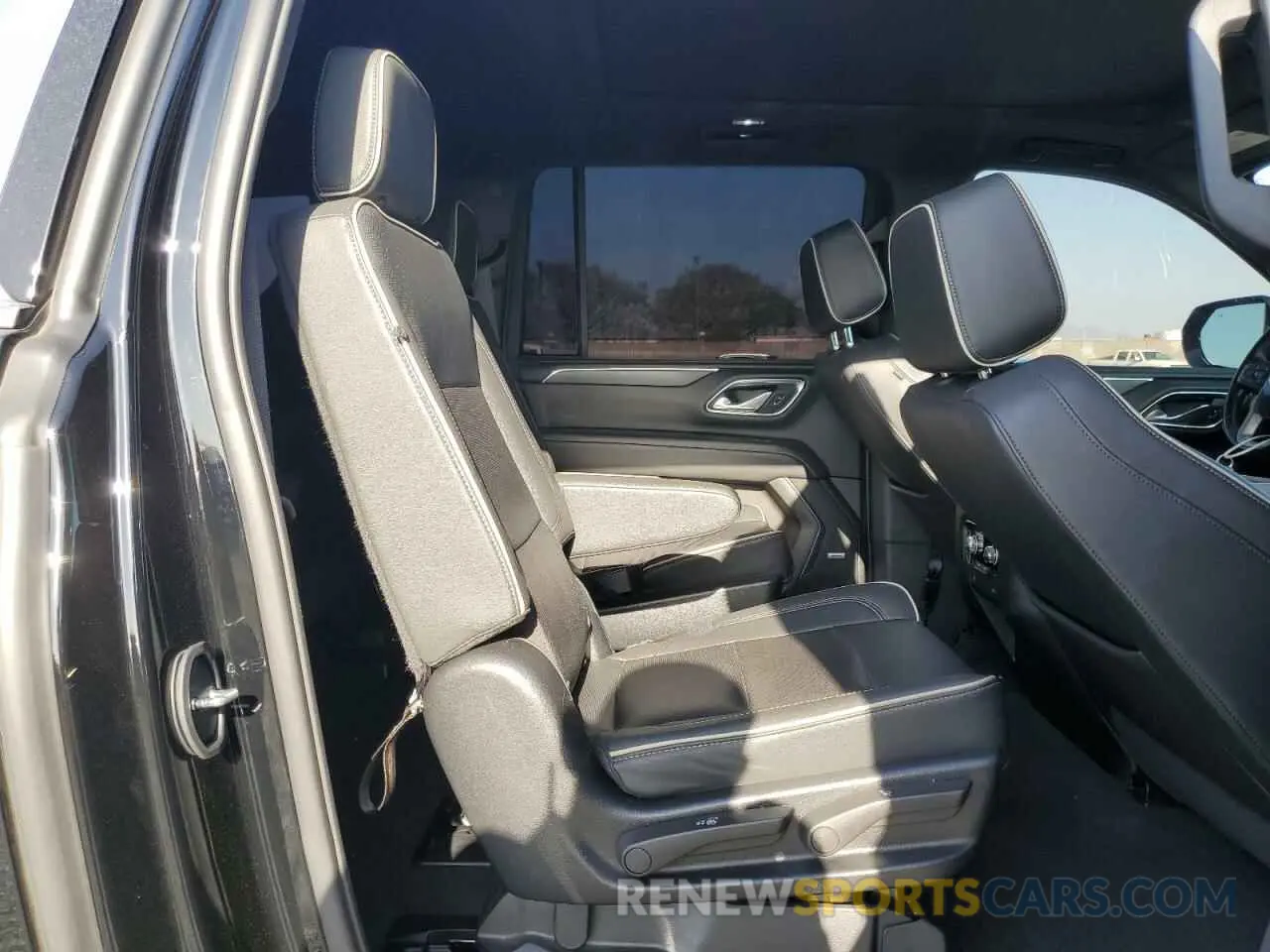 11 fotografías del automóvil dañado 1GKS1GKD8PR321079 GMC YUKON 2023