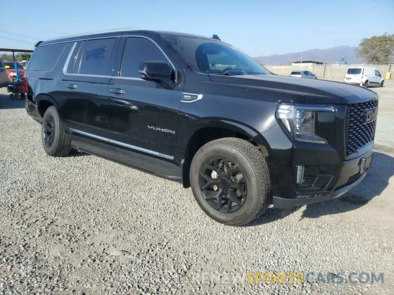 4 fotografías del automóvil dañado 1GKS1GKD8PR321079 GMC YUKON 2023