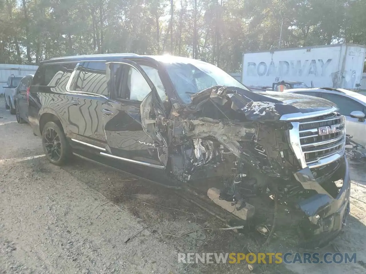 4 fotografías del automóvil dañado 1GKS1GKD9PR139844 GMC YUKON 2023