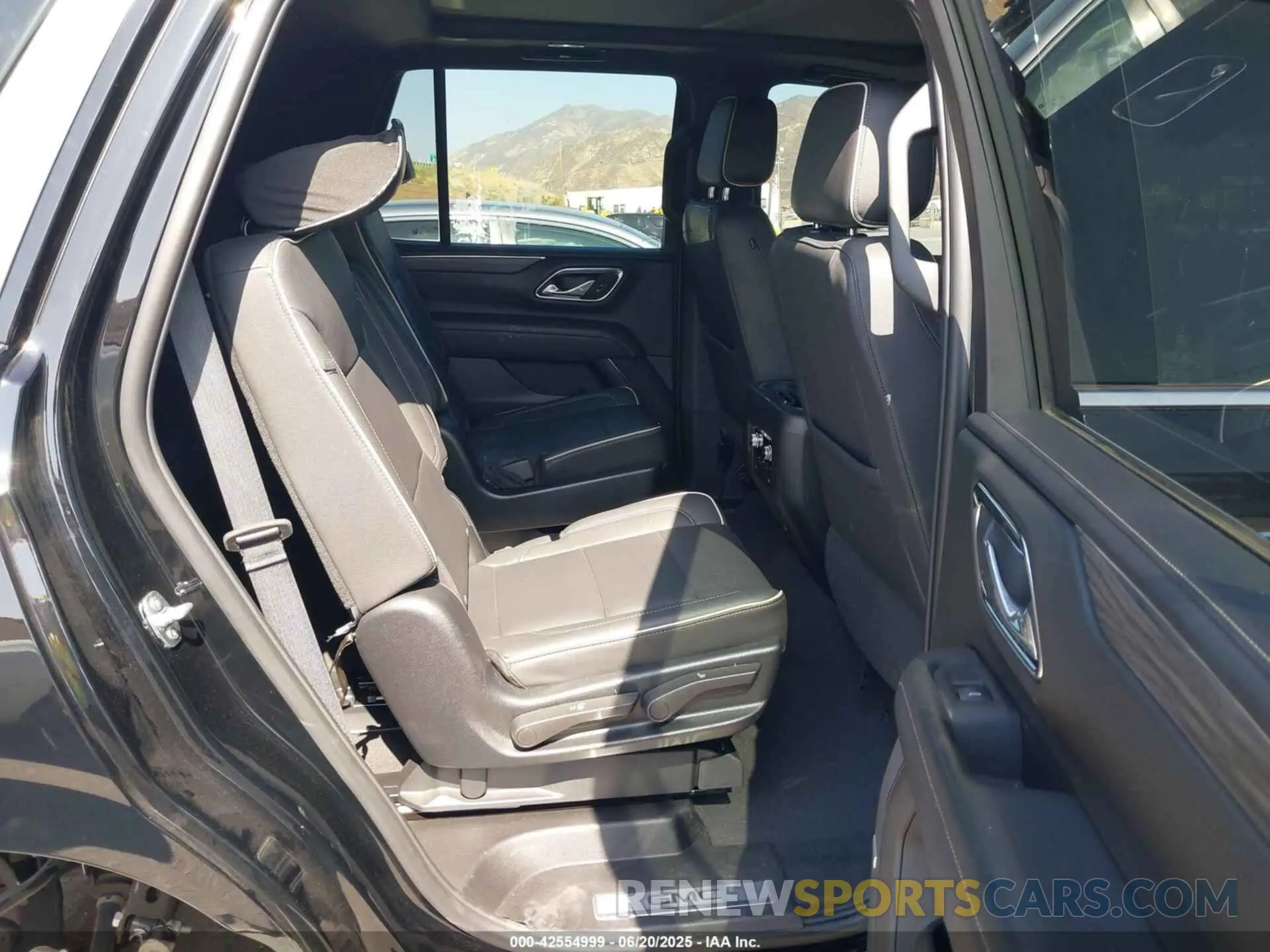 8 fotografías del automóvil dañado 1GKS2BKT3PR404670 GMC YUKON 2023