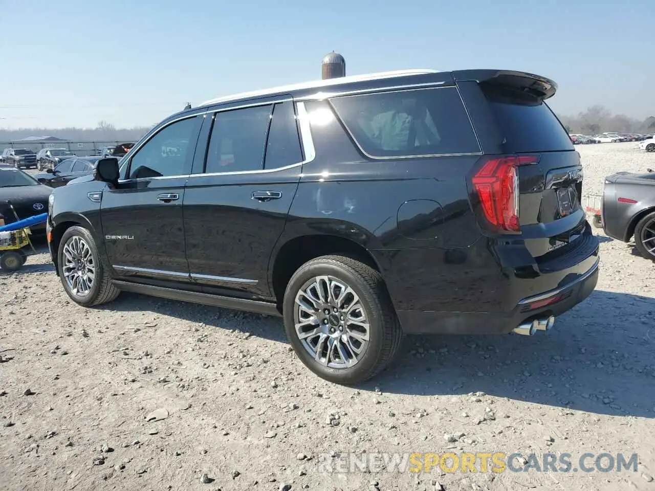2 fotografías del automóvil dañado 1GKS2EKL1PR120178 GMC YUKON 2023