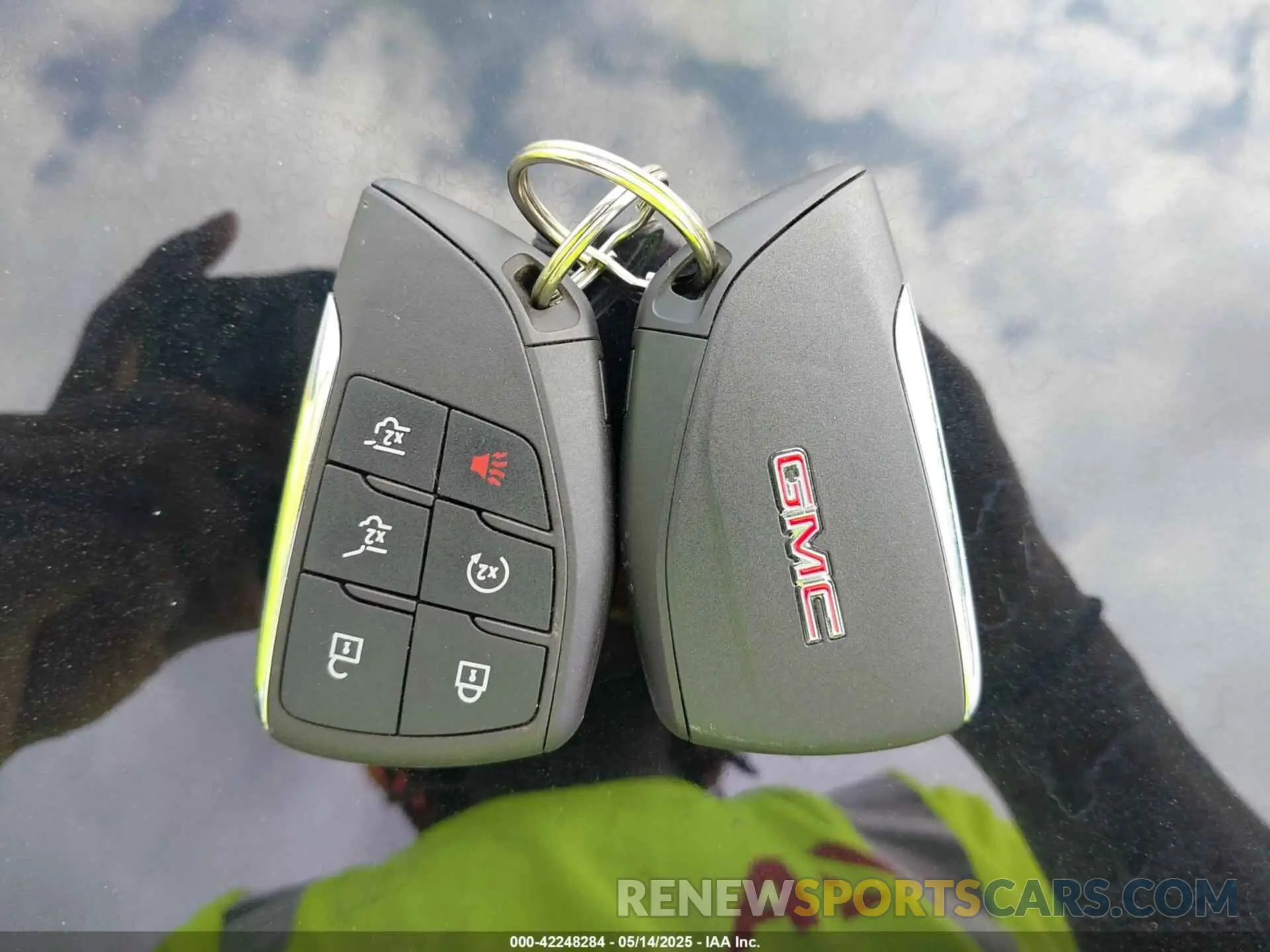 11 fotografías del automóvil dañado 1GKS2CKD0RR389126 GMC YUKON 2024