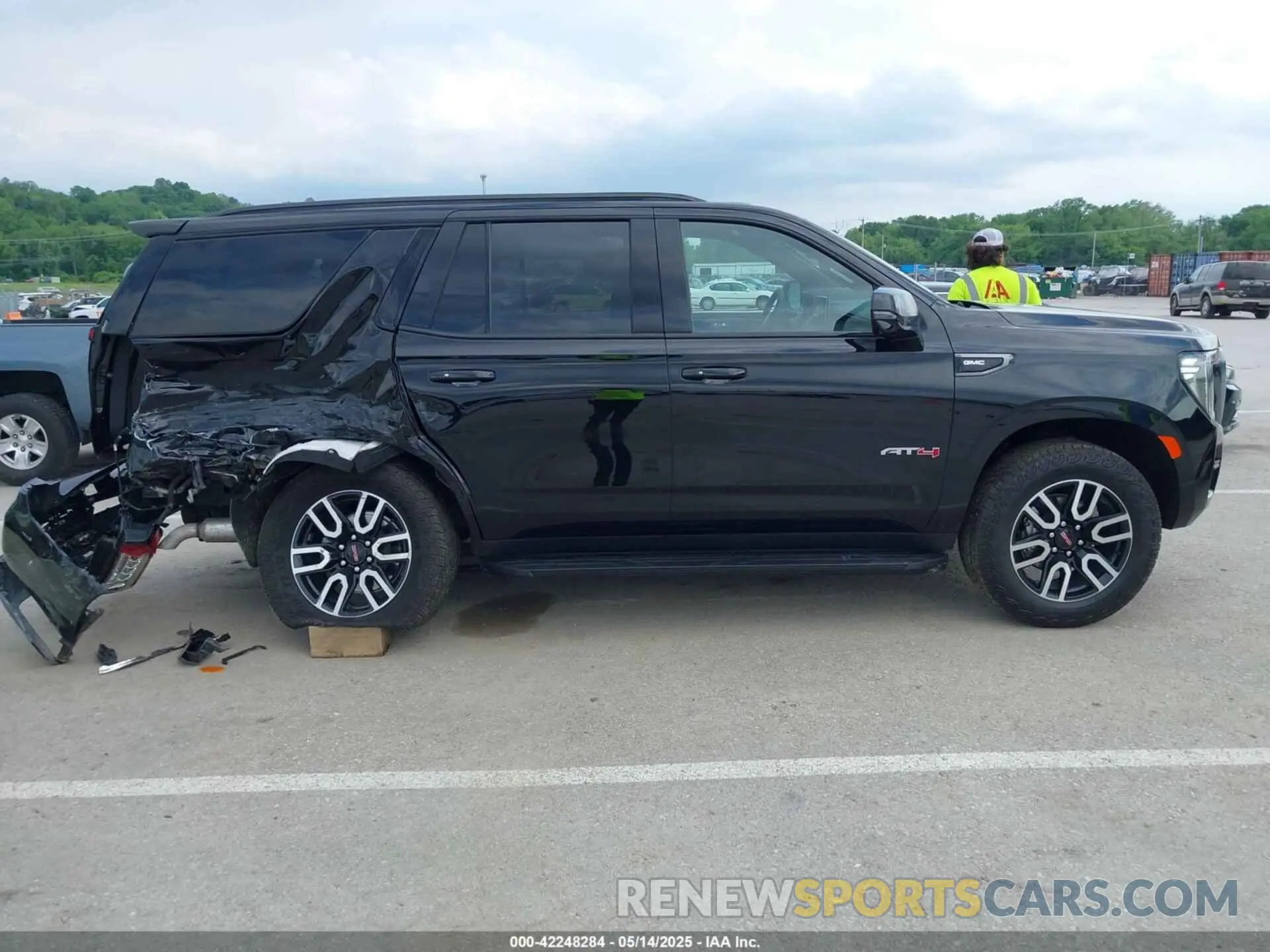 13 fotografías del automóvil dañado 1GKS2CKD0RR389126 GMC YUKON 2024