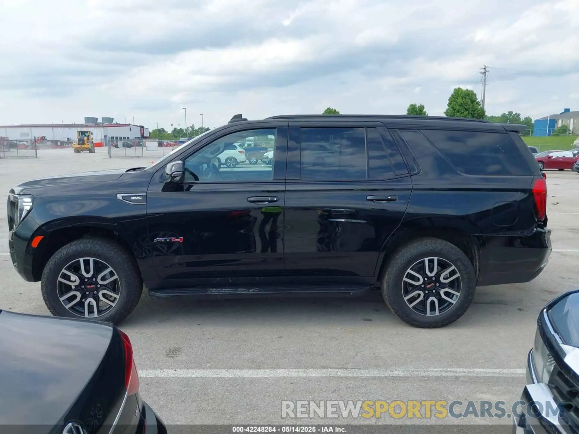 14 fotografías del automóvil dañado 1GKS2CKD0RR389126 GMC YUKON 2024