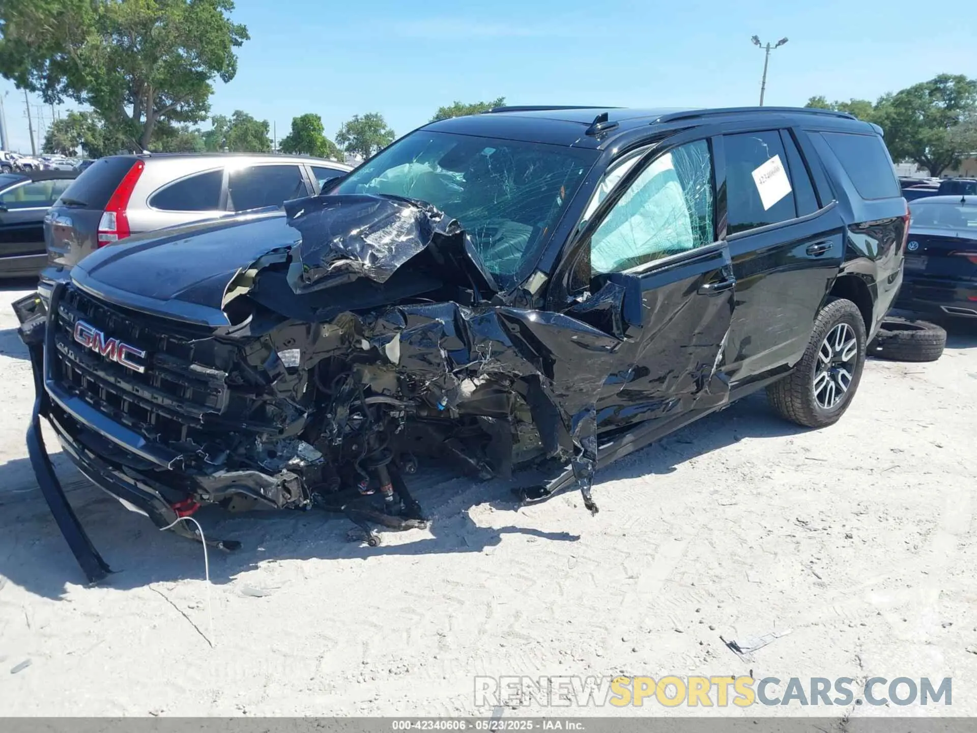 2 fotografías del automóvil dañado 1GKS2CKL4RR262774 GMC YUKON 2024