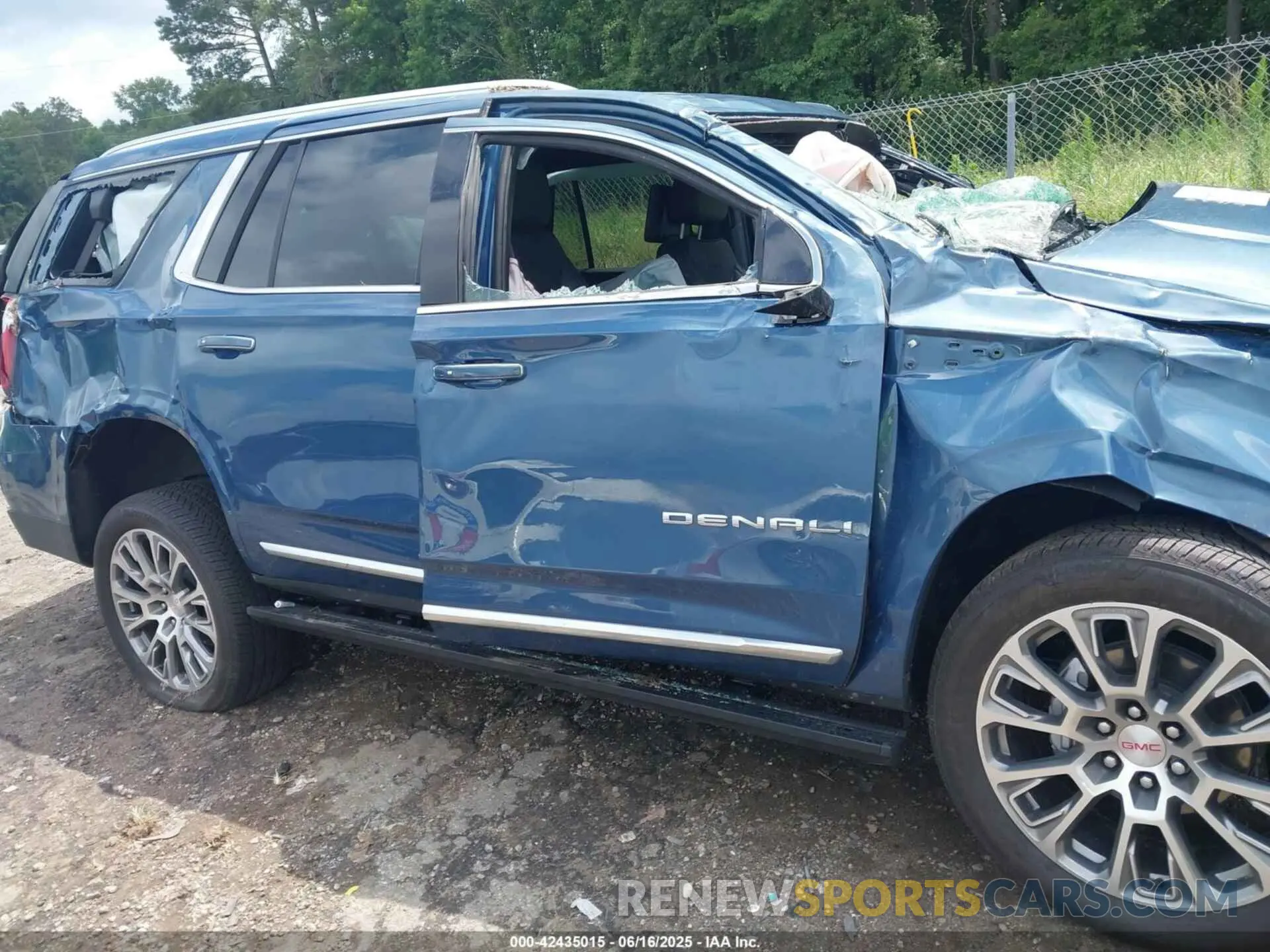 12 fotografías del automóvil dañado 1GKS2DRL3SR135290 GMC YUKON 2025