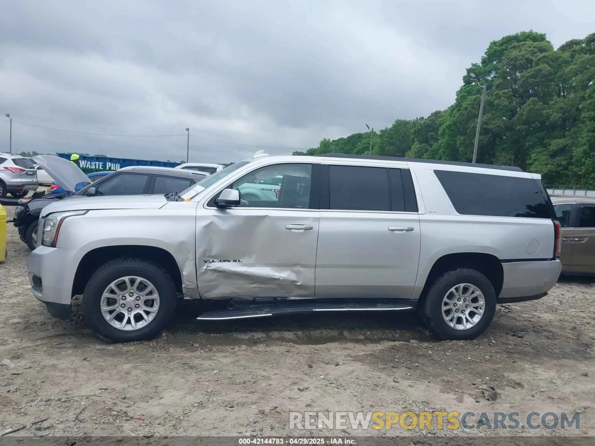 13 fotografías del automóvil dañado 1GKS1GKC0KR242408 GMC YUKON XL 2019