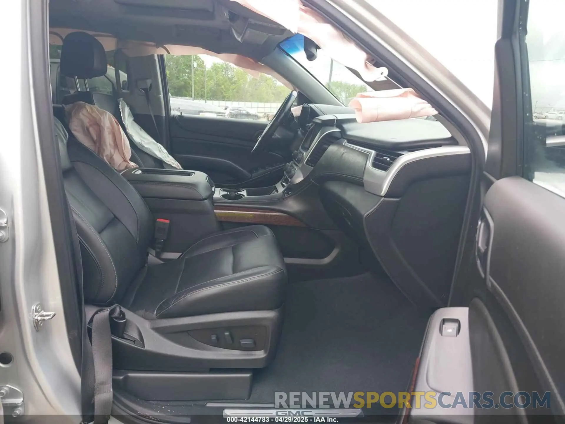 5 fotografías del automóvil dañado 1GKS1GKC0KR242408 GMC YUKON XL 2019