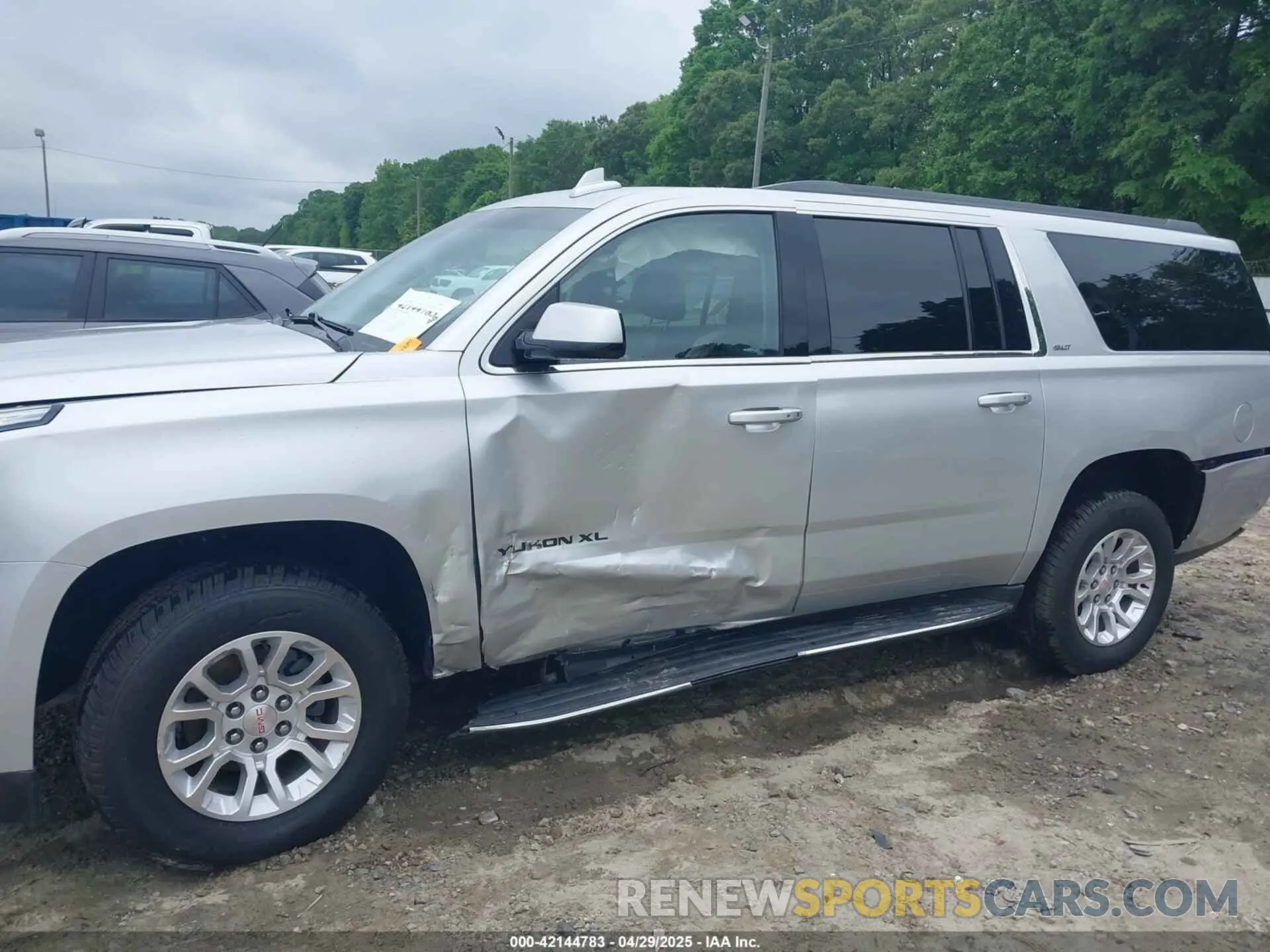 6 fotografías del automóvil dañado 1GKS1GKC0KR242408 GMC YUKON XL 2019