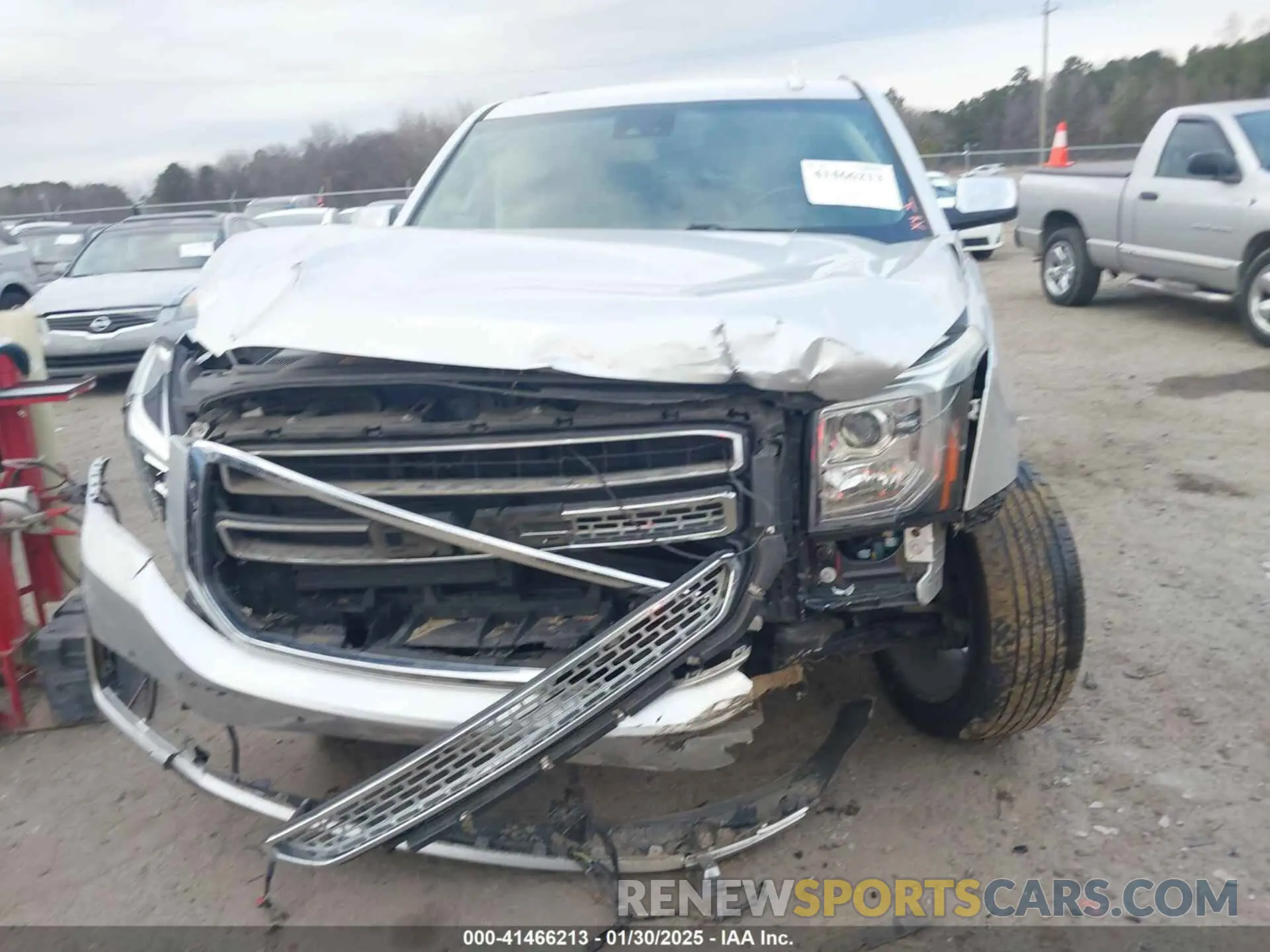 12 fotografías del automóvil dañado 1GKS1GKC8KR383694 GMC YUKON XL 2019