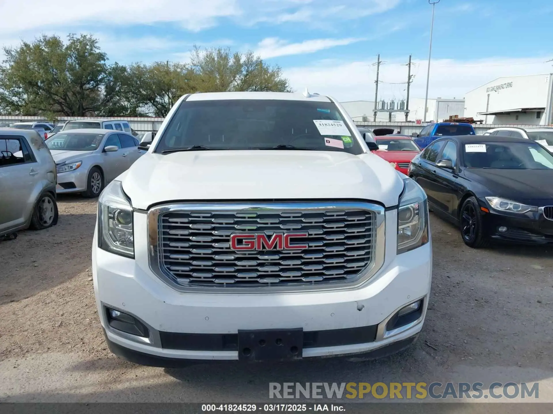 12 fotografías del automóvil dañado 1GKS1HKJ8KR378385 GMC YUKON XL 2019