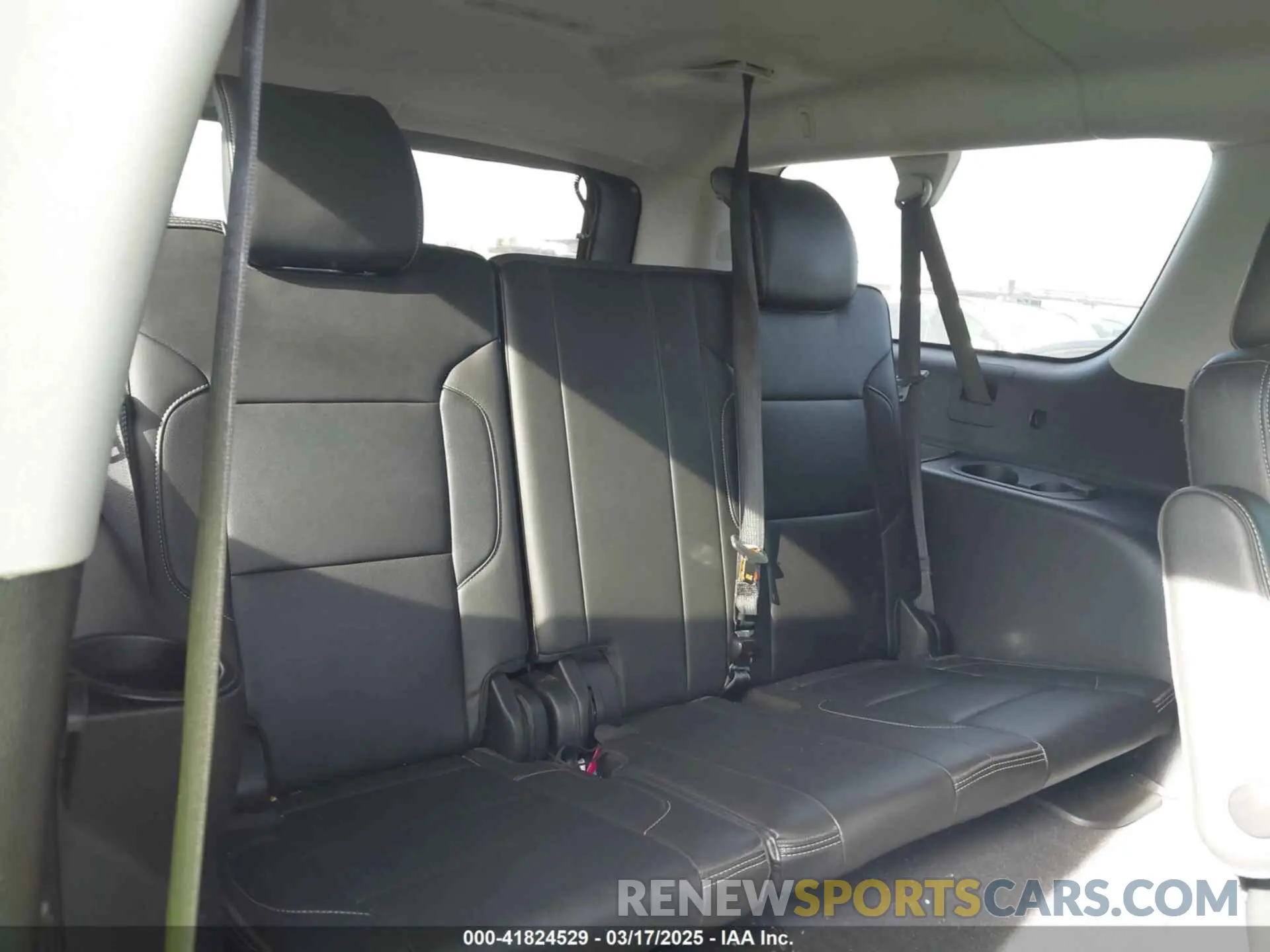 17 fotografías del automóvil dañado 1GKS1HKJ8KR378385 GMC YUKON XL 2019