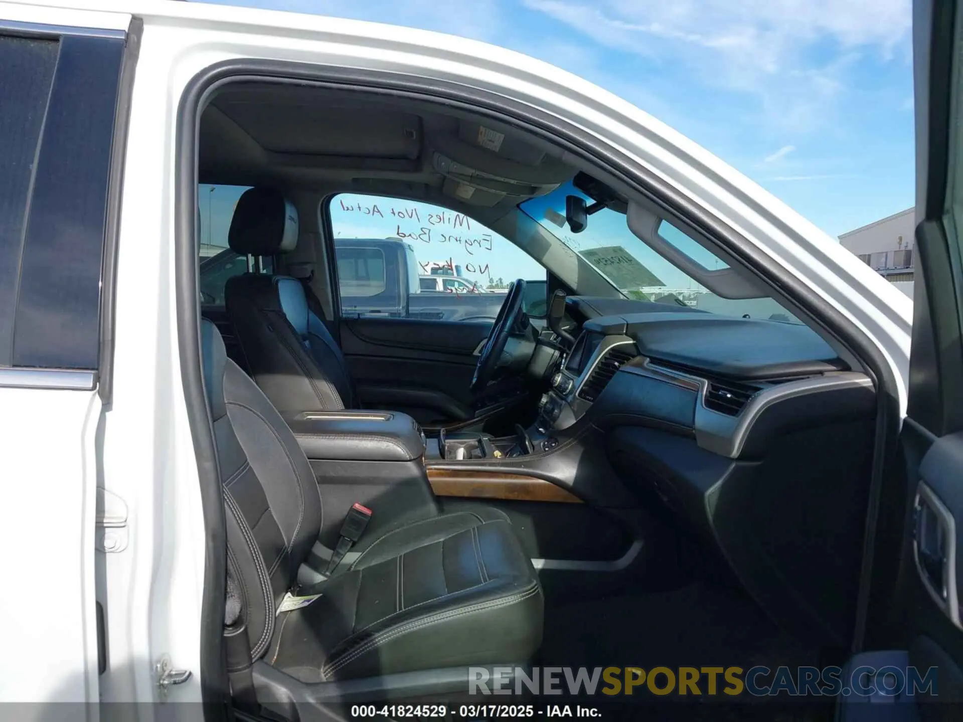 5 fotografías del automóvil dañado 1GKS1HKJ8KR378385 GMC YUKON XL 2019